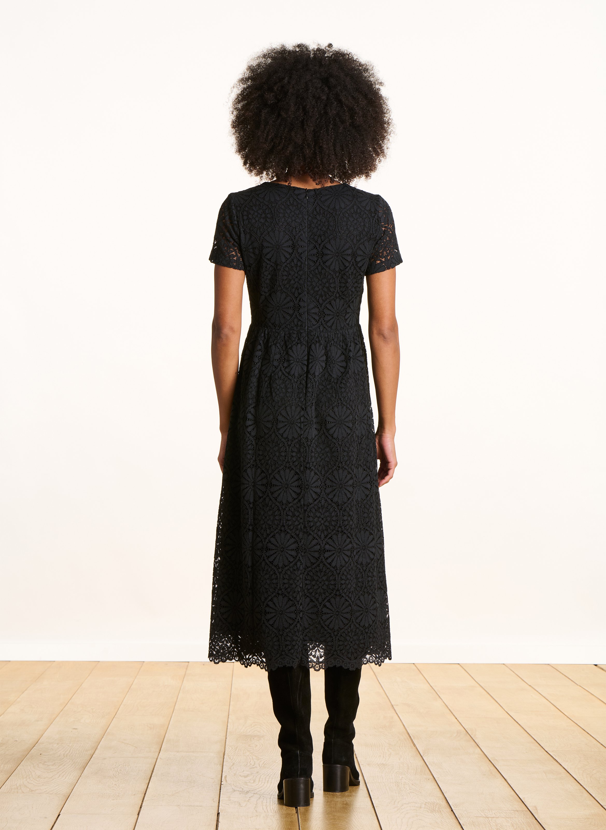 Robe midi col v en dentelle LA FEE MARABOUTEE Noir