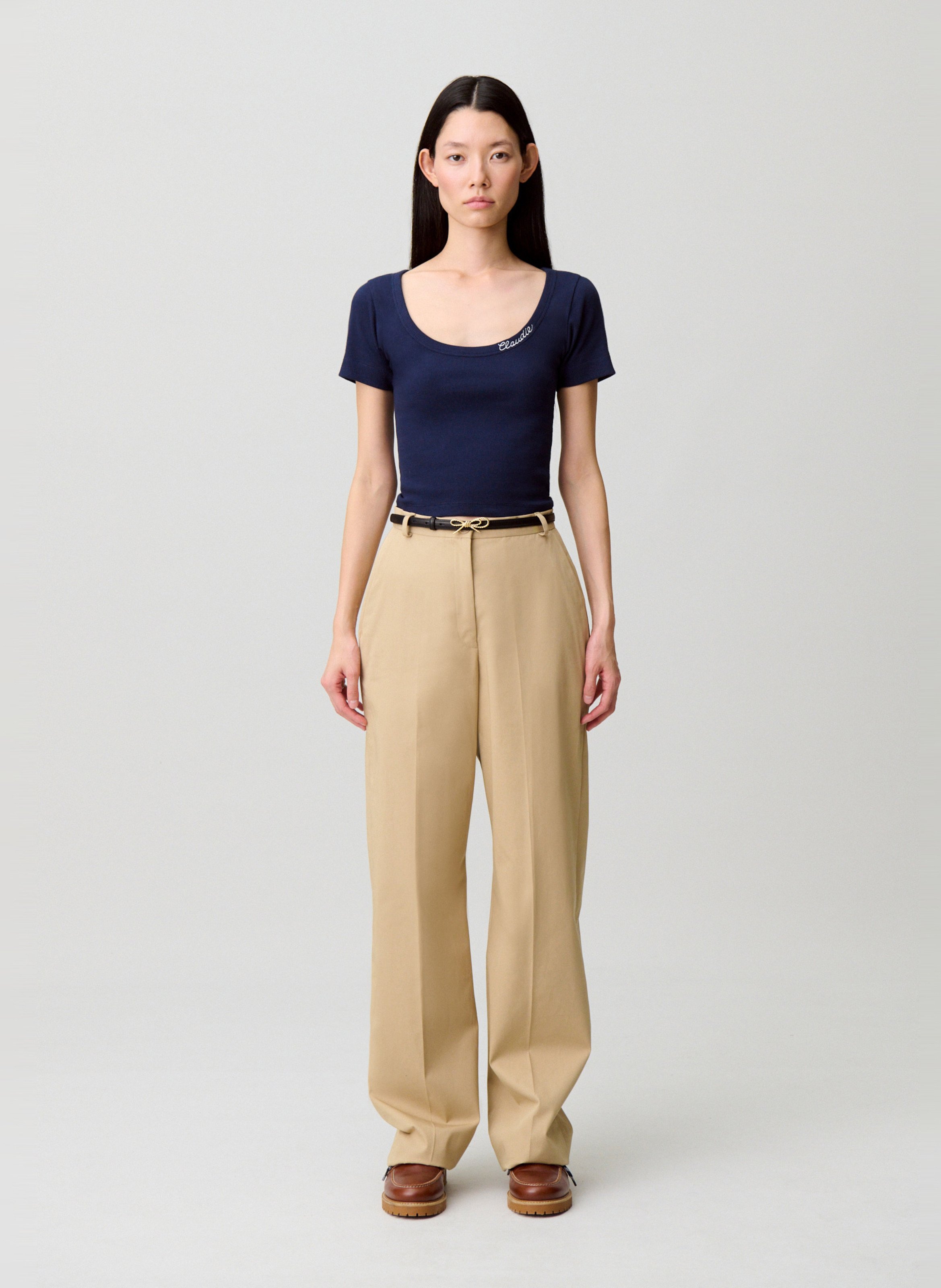 Kurzes T-Shirt mit Rundhalsausschnitt, figurbetont. CLAUDIE PIERLOT Blau