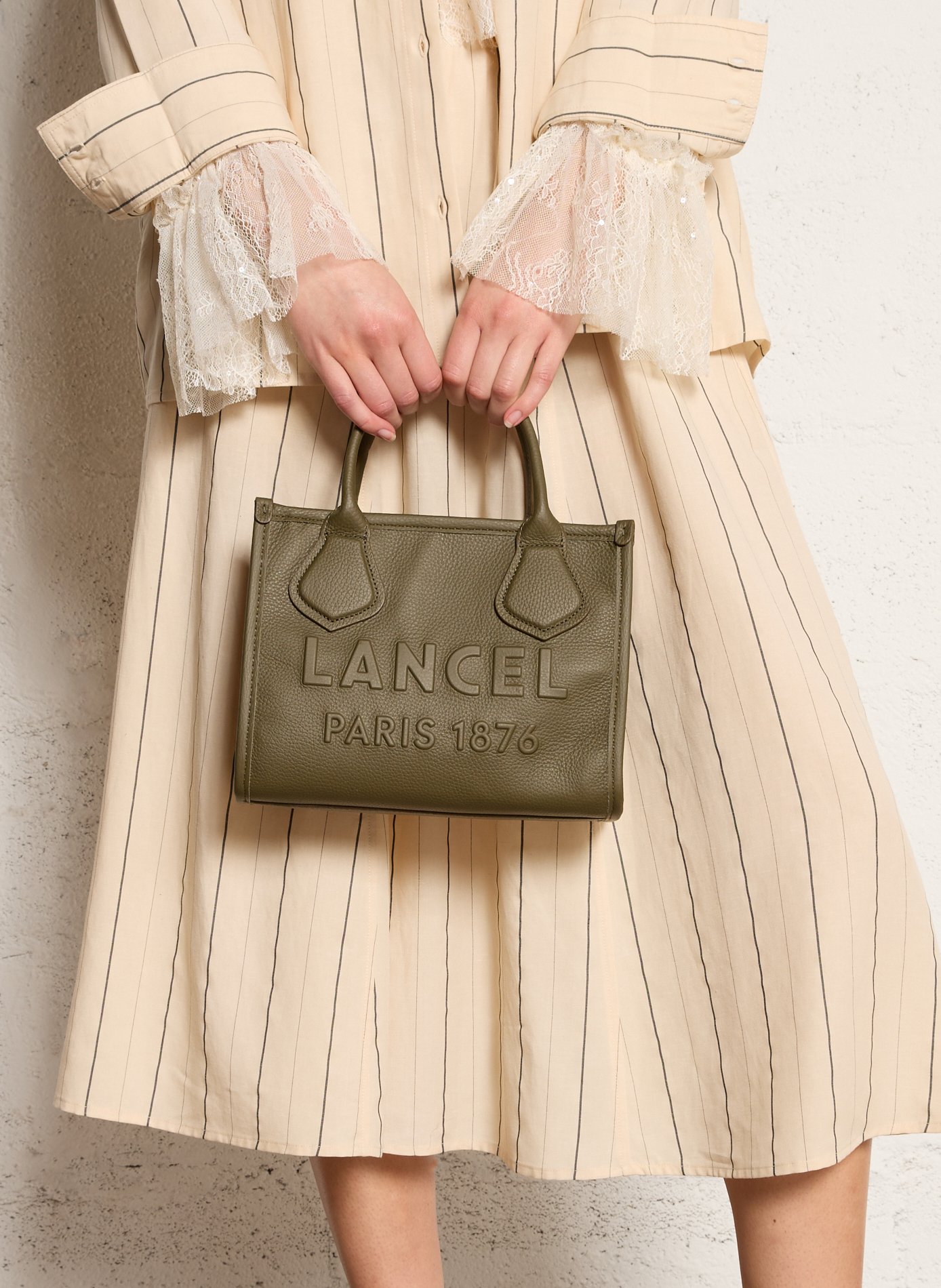 Nerfleren handtas met reliëflogo LANCEL Kaki