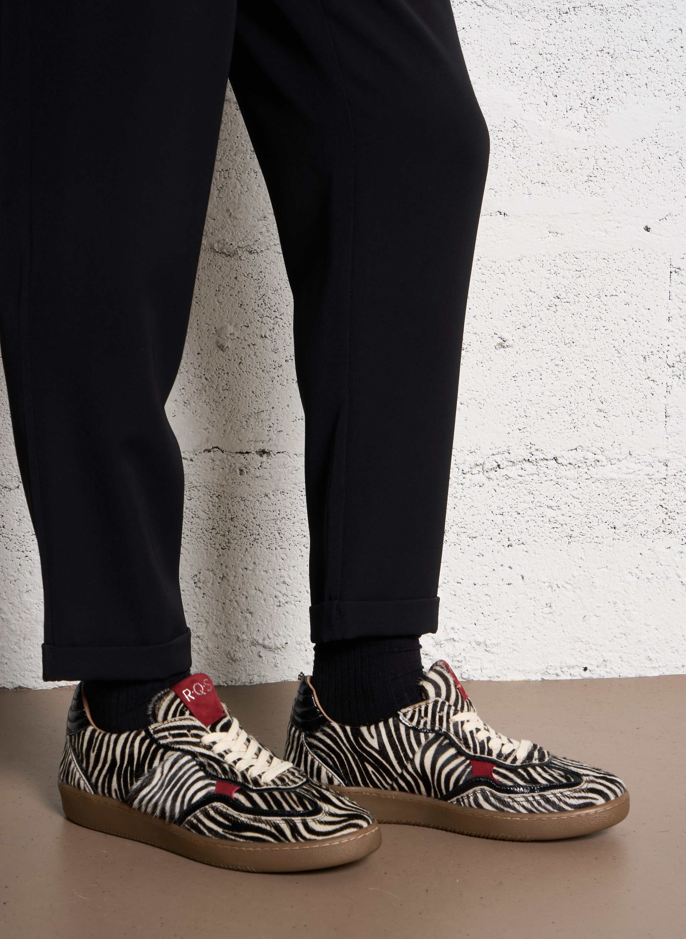 Lage, leren sneakers met print REQINS Zwart