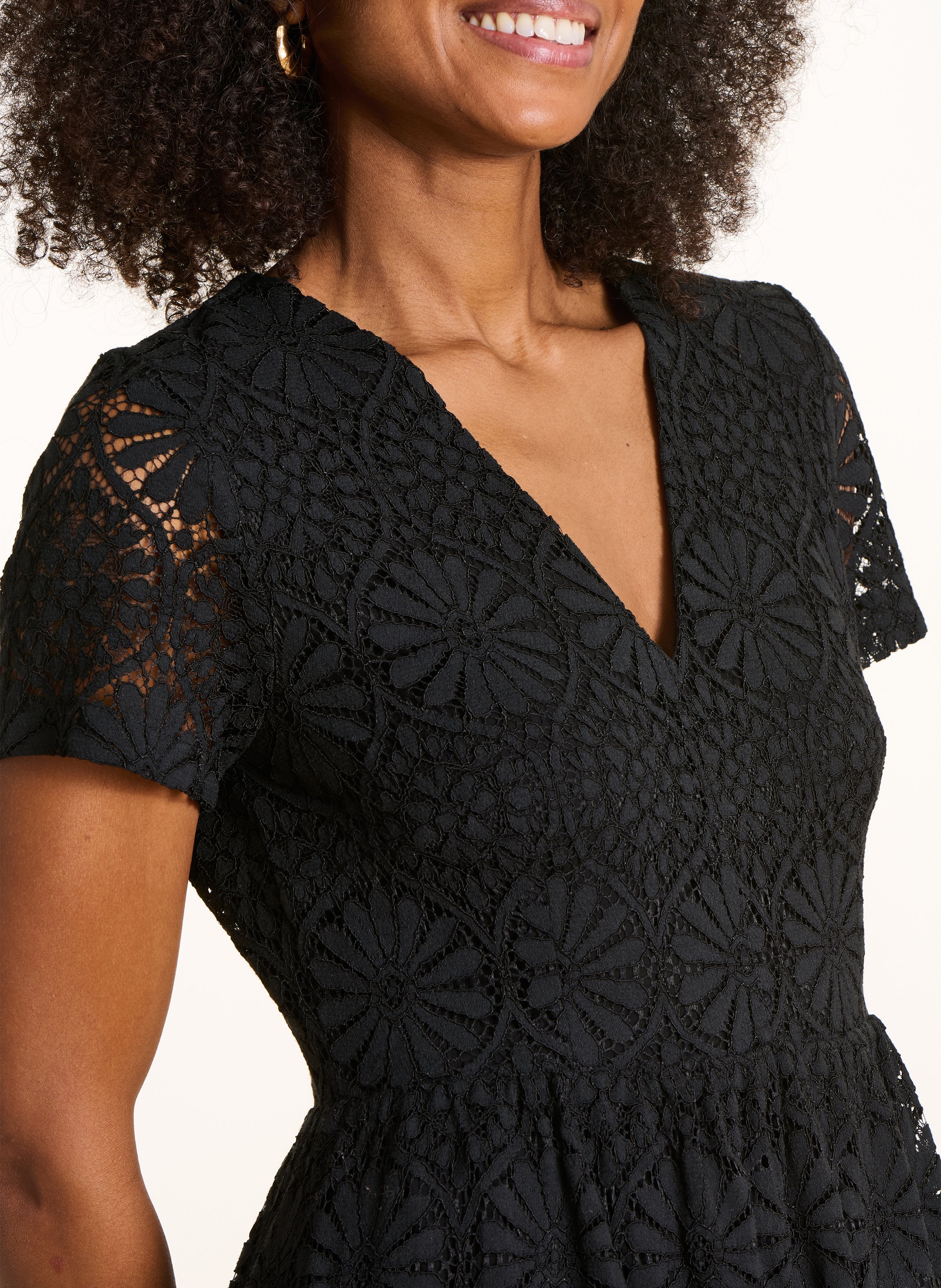 Robe midi col v en dentelle LA FEE MARABOUTEE Noir