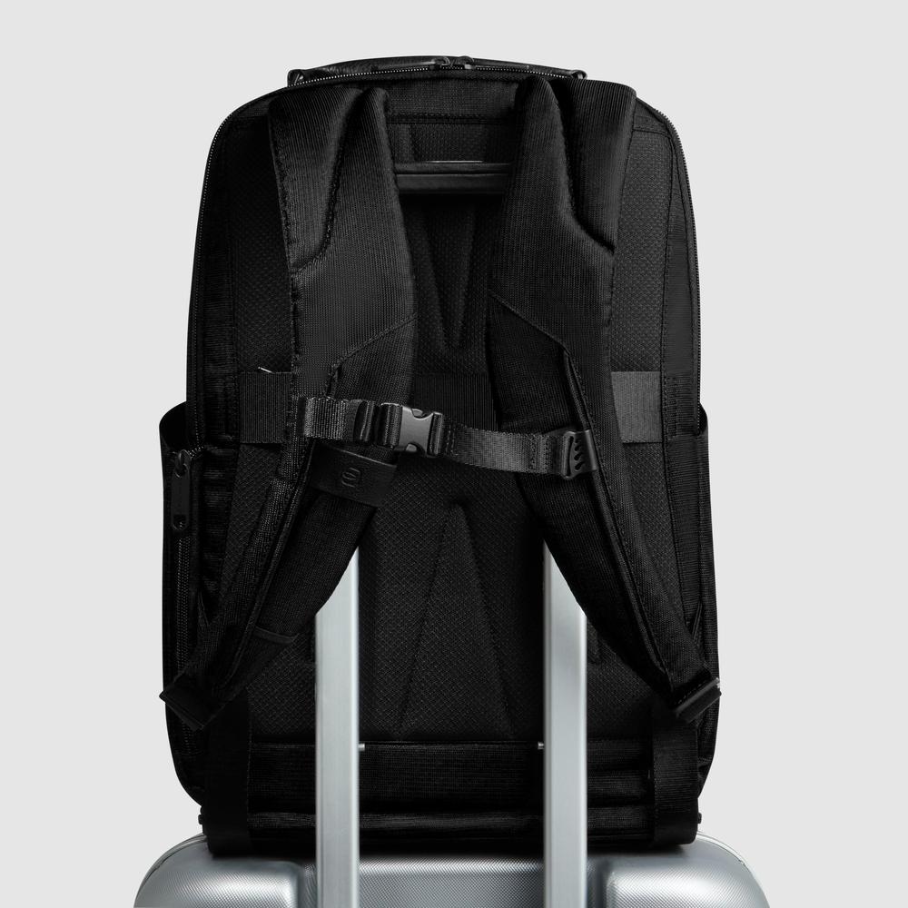 Travel laptop backpack with shockproof and RFID protection. PIQUADRO Black