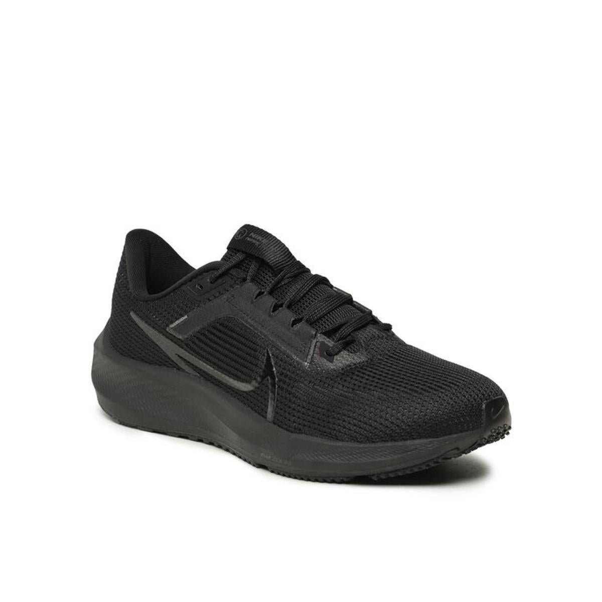 Trainers NIKE Black