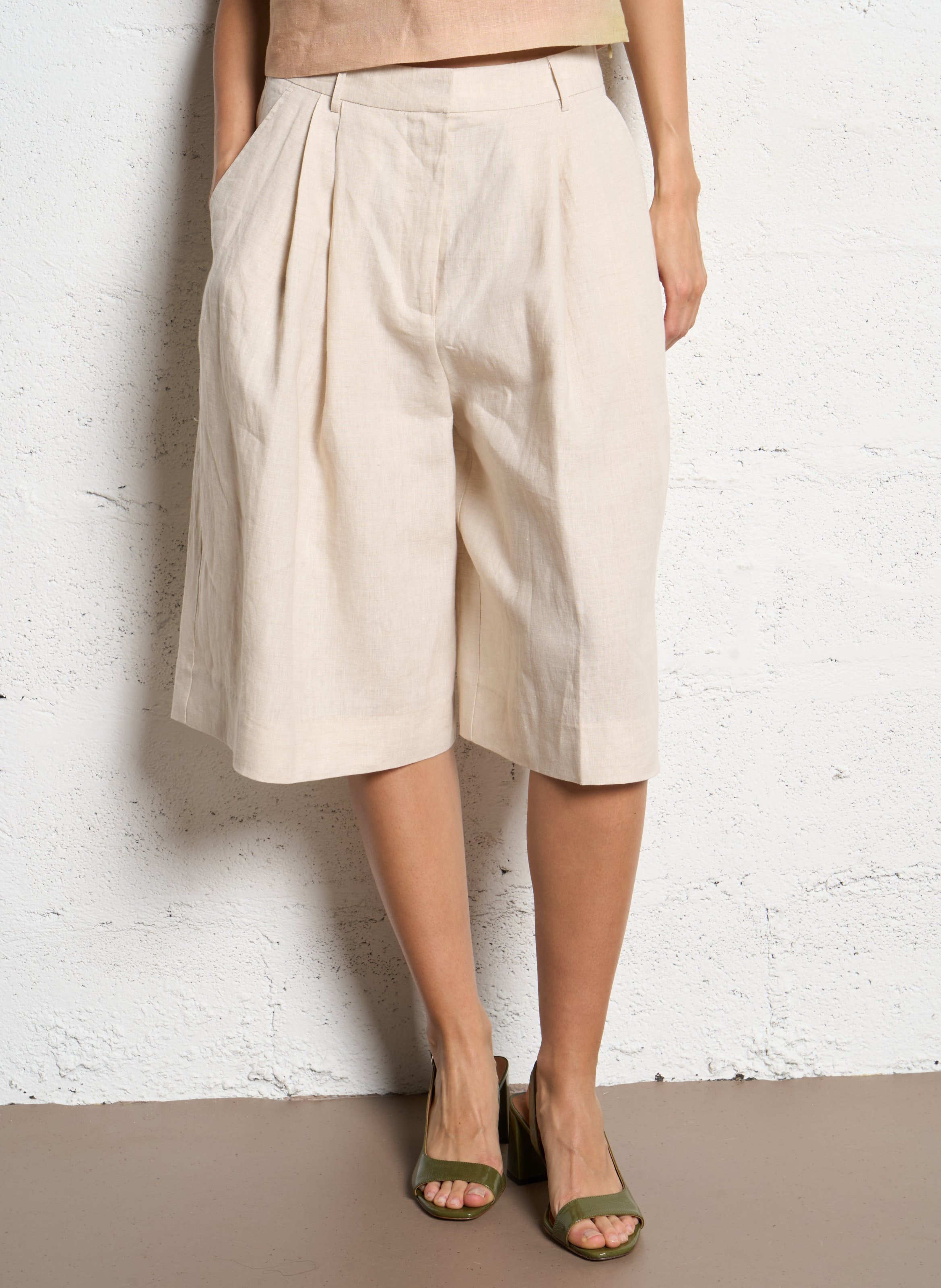 Linen pleated shorts STAUD White
