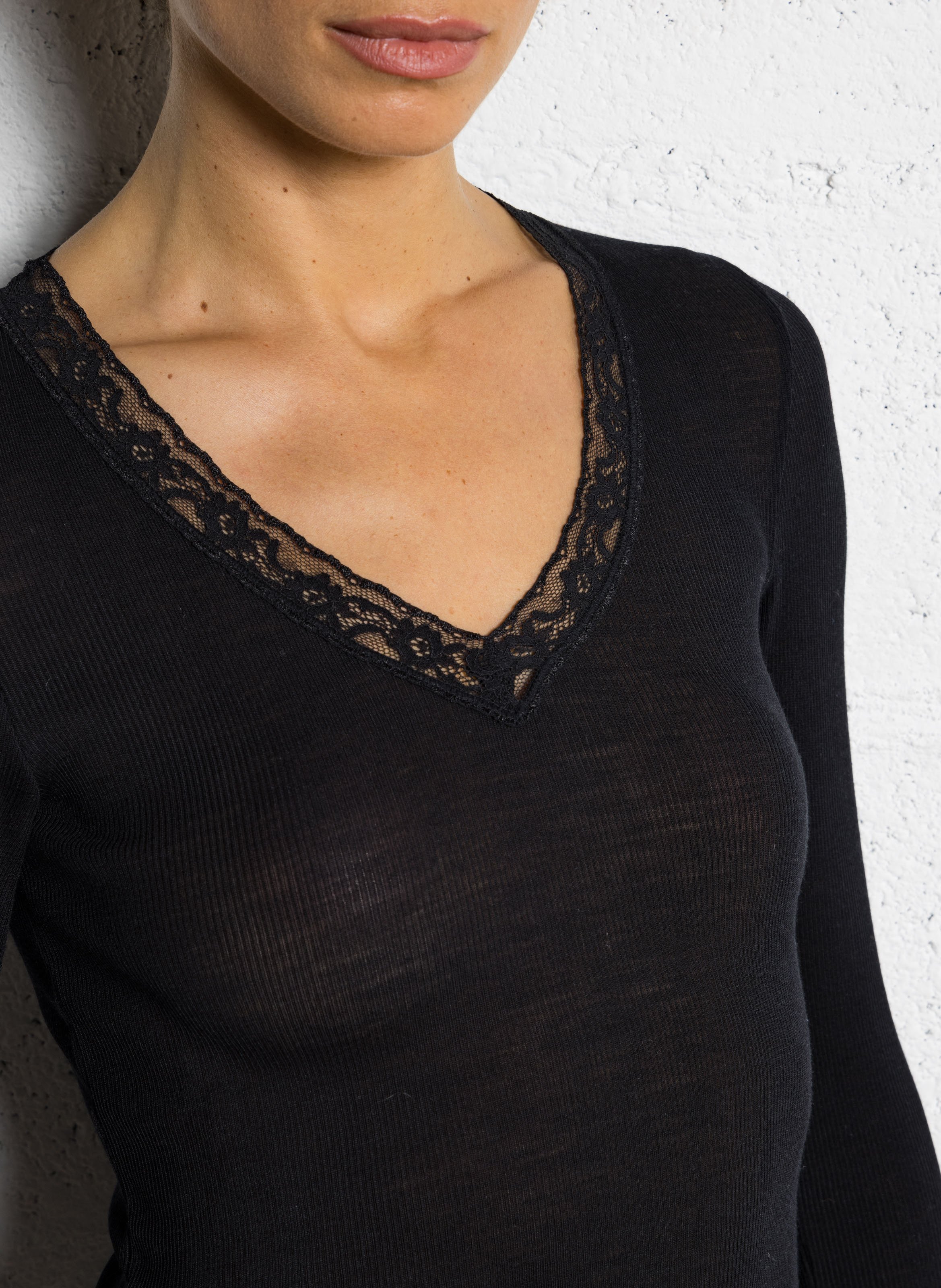 Tee-shirt col v dentelle uni ARMOR LUX Noir
