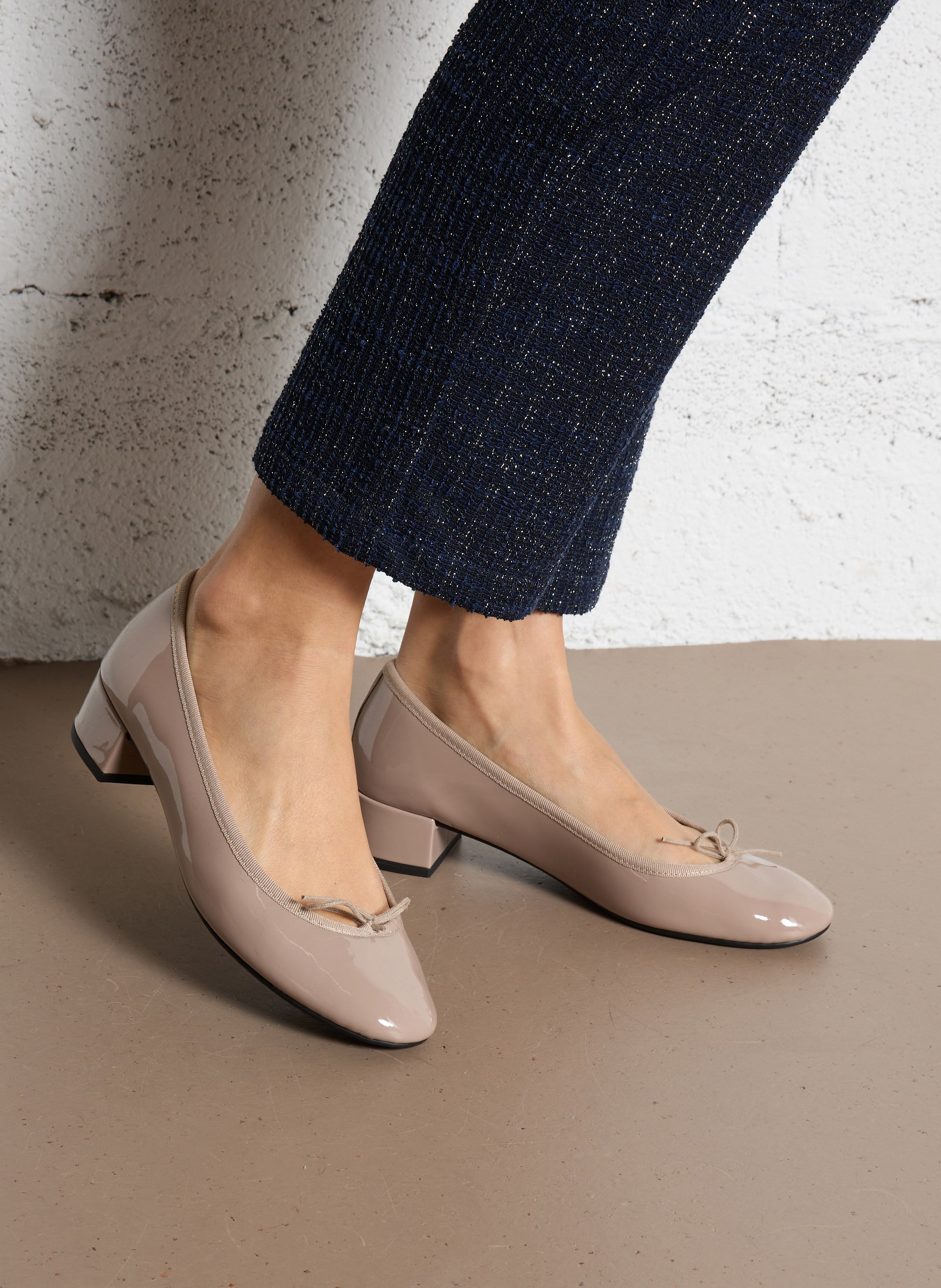 Ballerines en cuir vernis REPETTO Beige