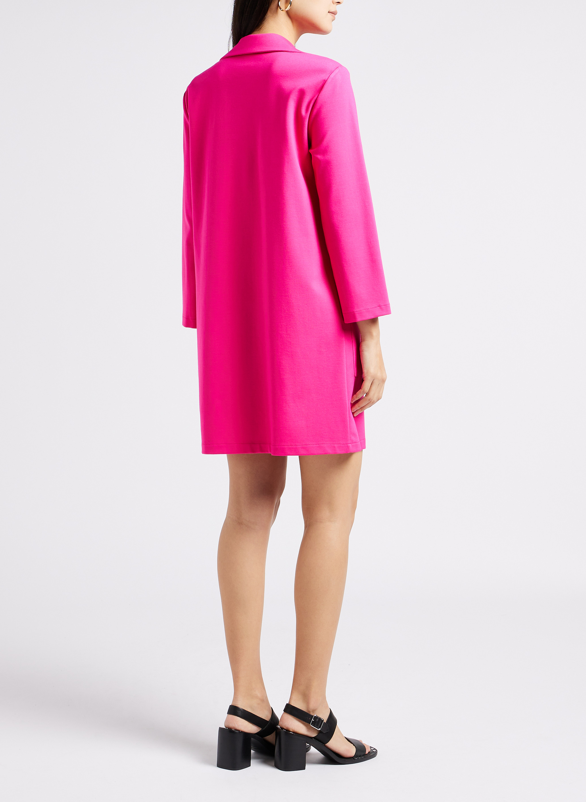 Korte, rechte jurk met V-hals en 3/4-mouwen IMPERIAL Roze