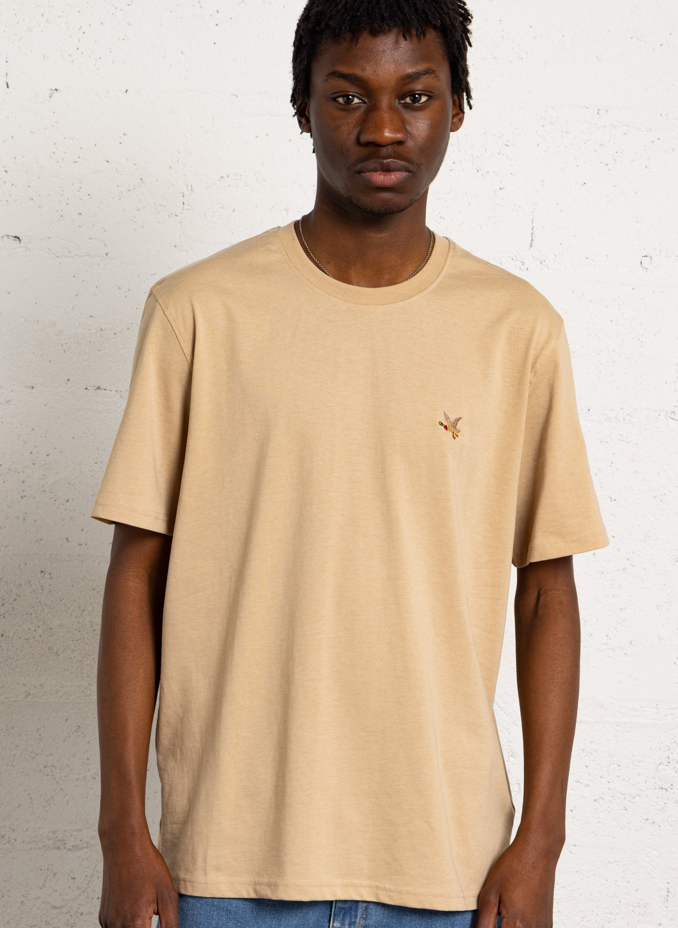 Gerader Rundhalsausschnitt T-Shirt in einfarbig mit gesticktem Logo. CHEVIGNON