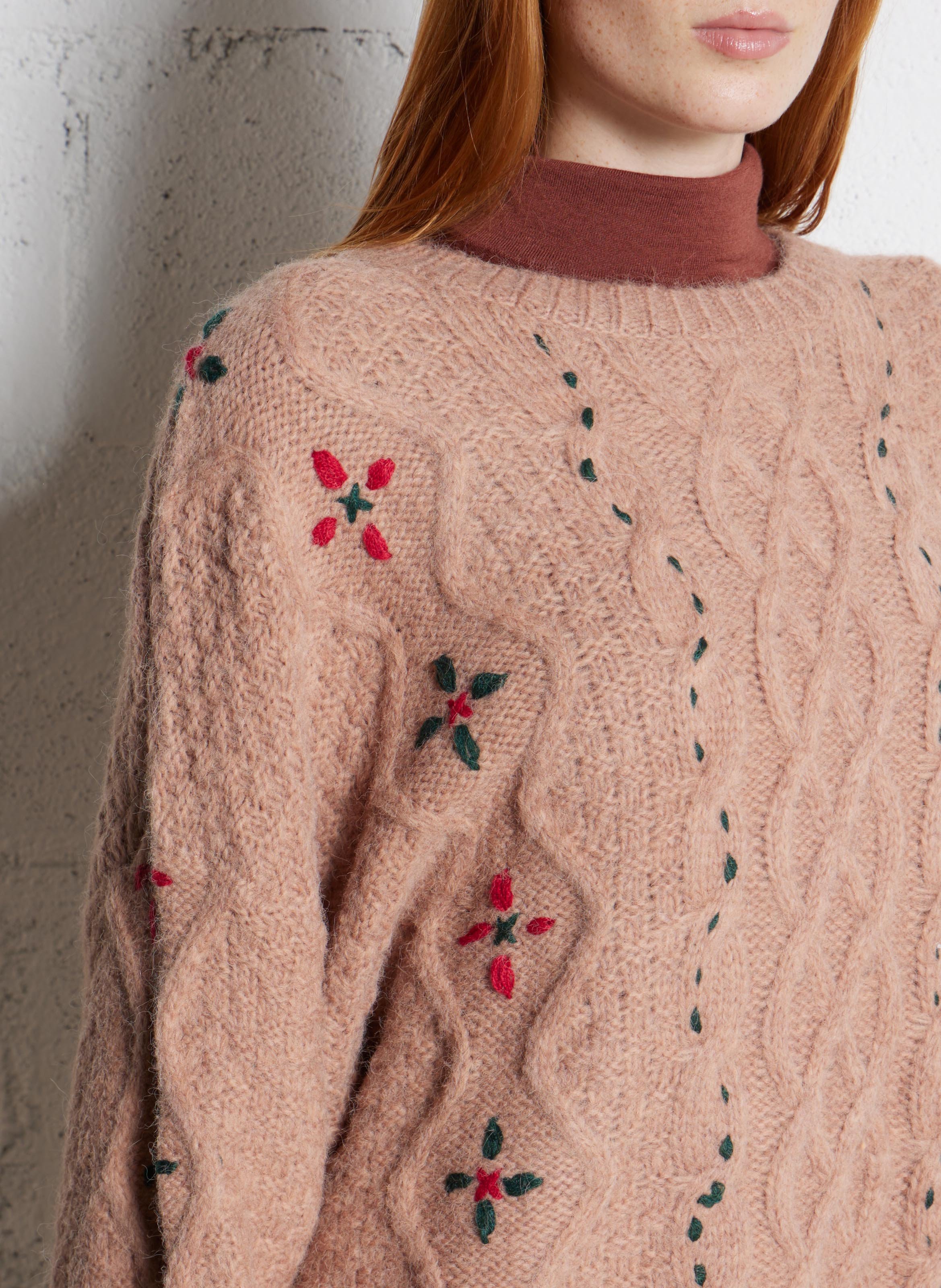 Rundhalsausschnitt-Pullover in lockerer Passform mit fantasievoller Strickmusterung THE KORNER Rosa