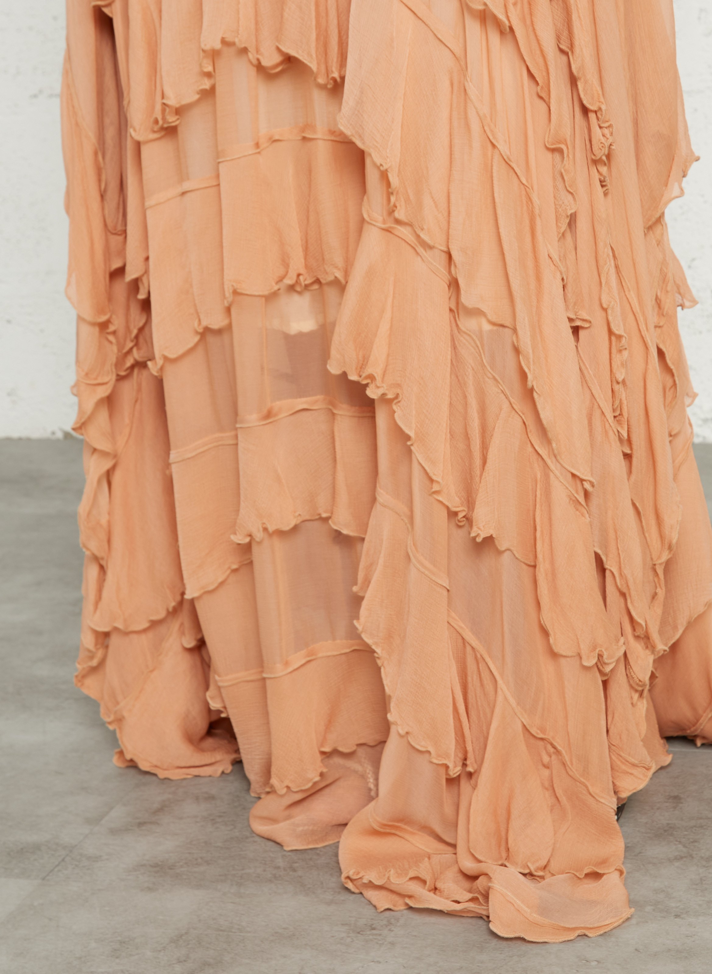 Langes Kleid mit V-Ausschnitt und Volants MES DEMOISELLES Beige