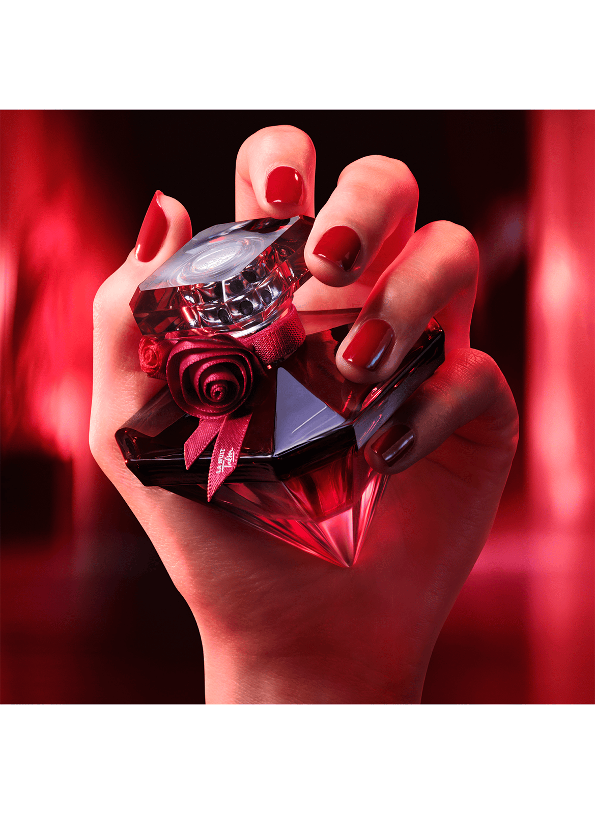 Trésor Eau de Parfum Intense - Die neue Intensität mit Erdbeere, dramatisch köstlich. LANCÔME No color