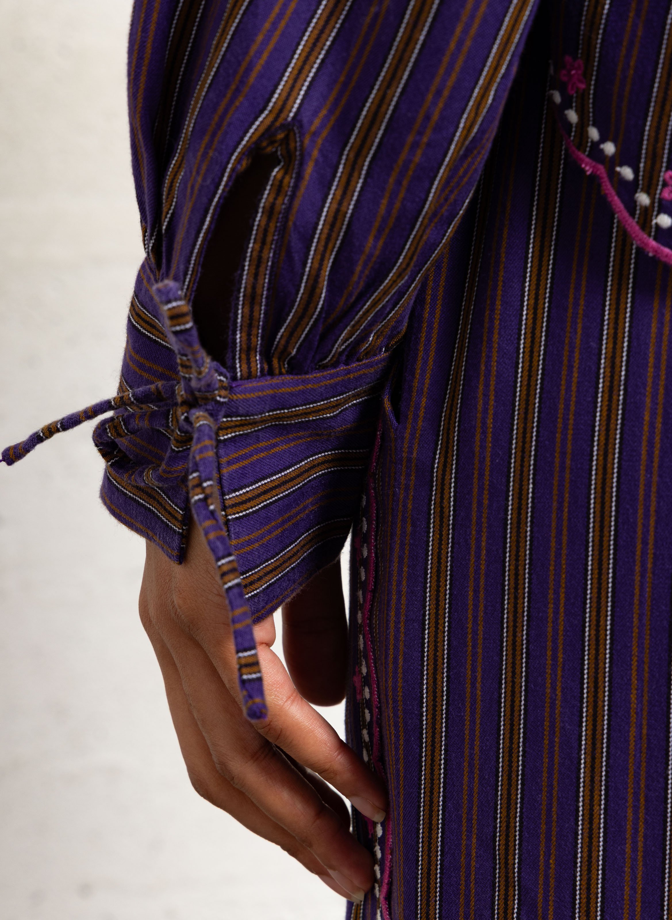 Oversize-Bluse mit klassischem Kragen und Print LOUISE MISHA Violett