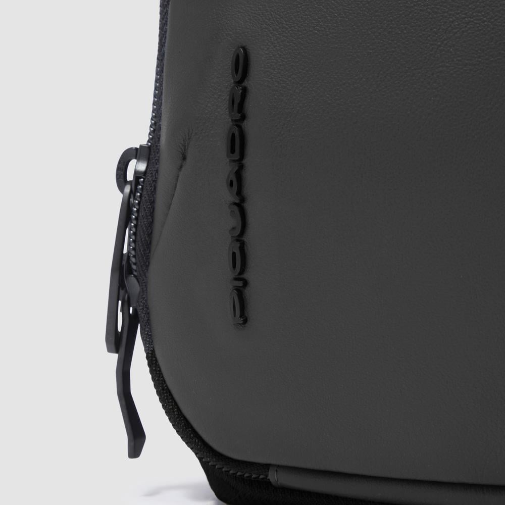 Toiletry bag PIQUADRO Black