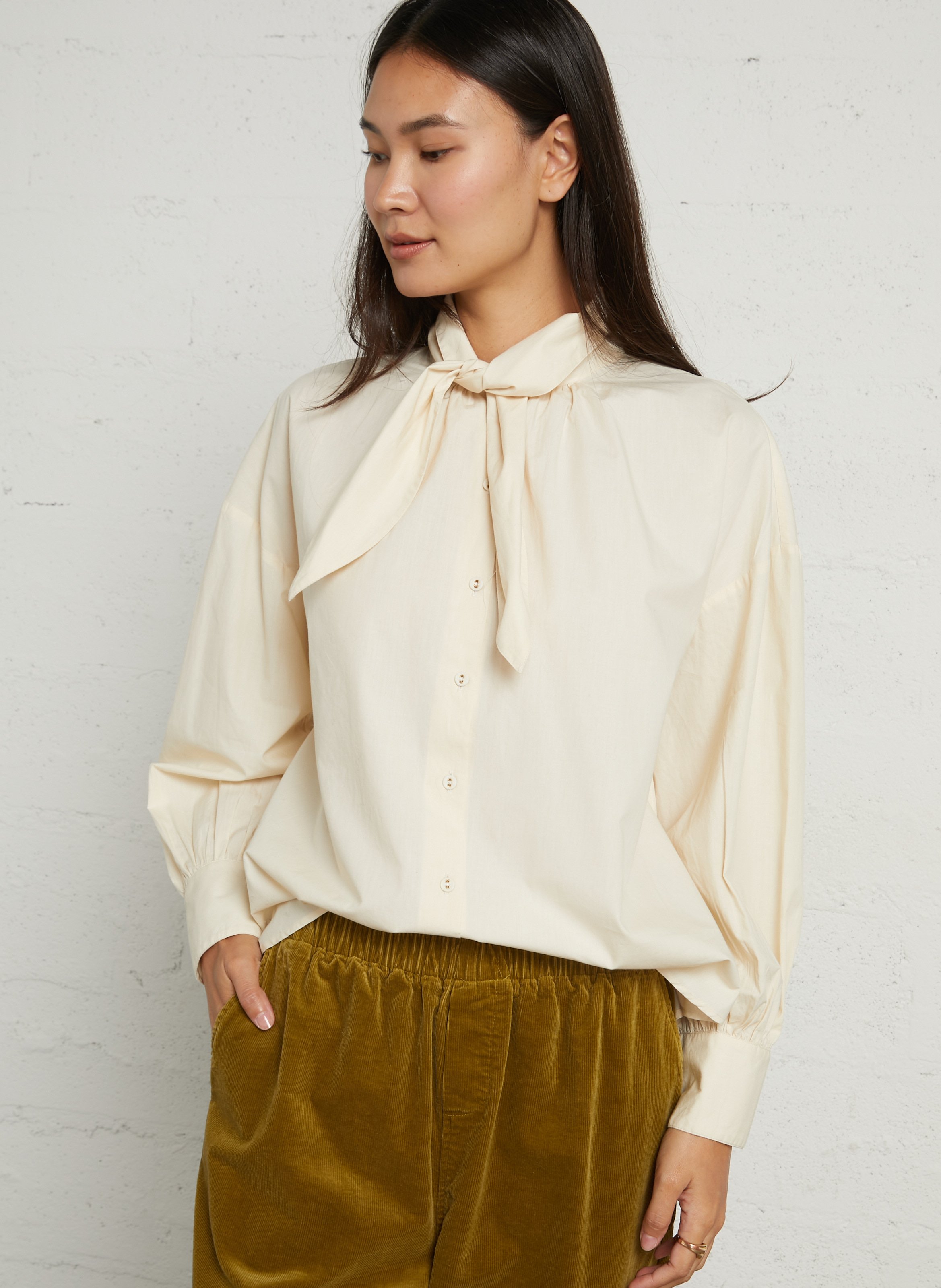 Chemise col à nouer unie en coton BELLEPIECE Beige