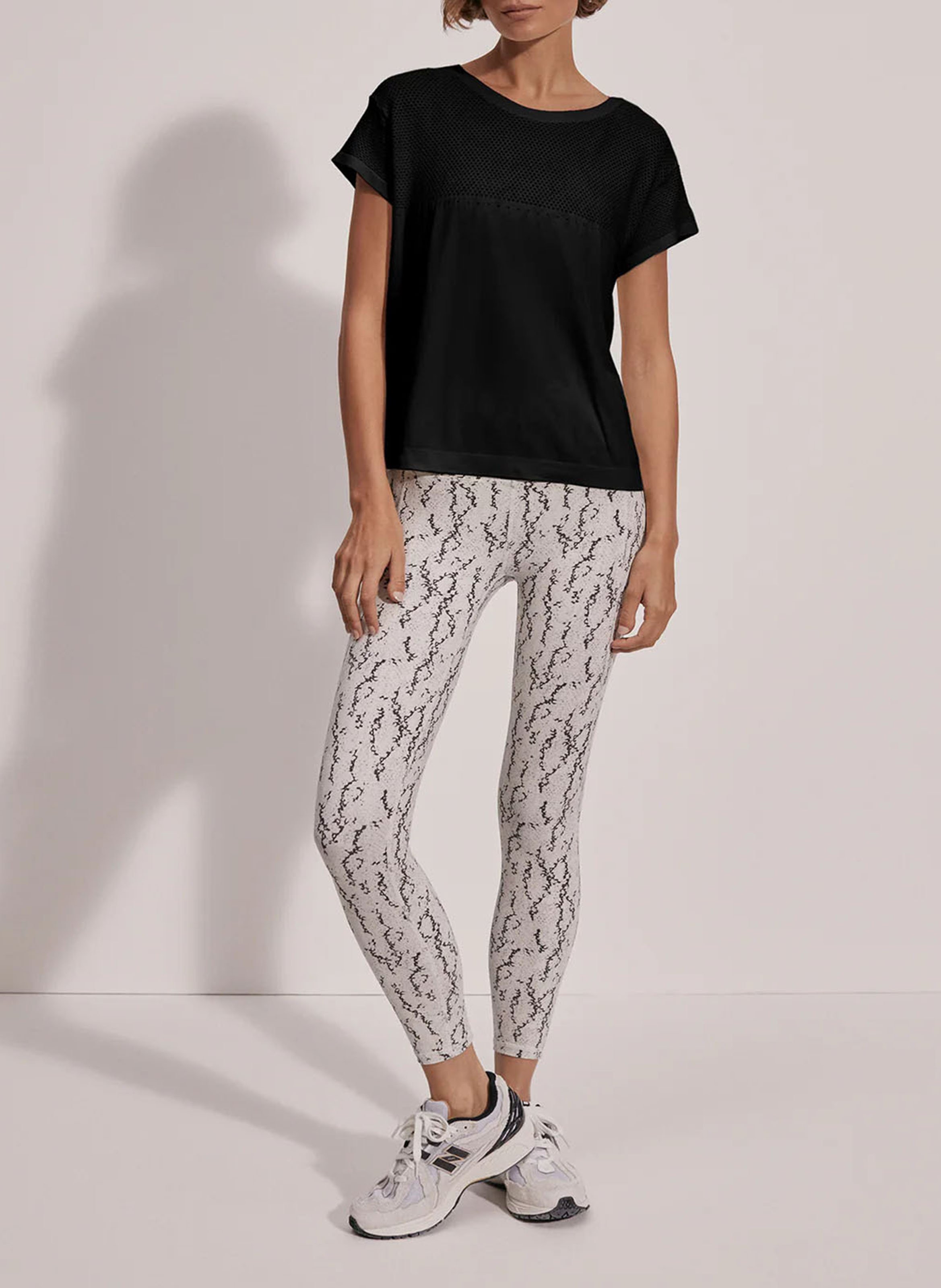 T-Shirt mit geradem Schnitt und Rippenbündchen VARLEY Schwarz