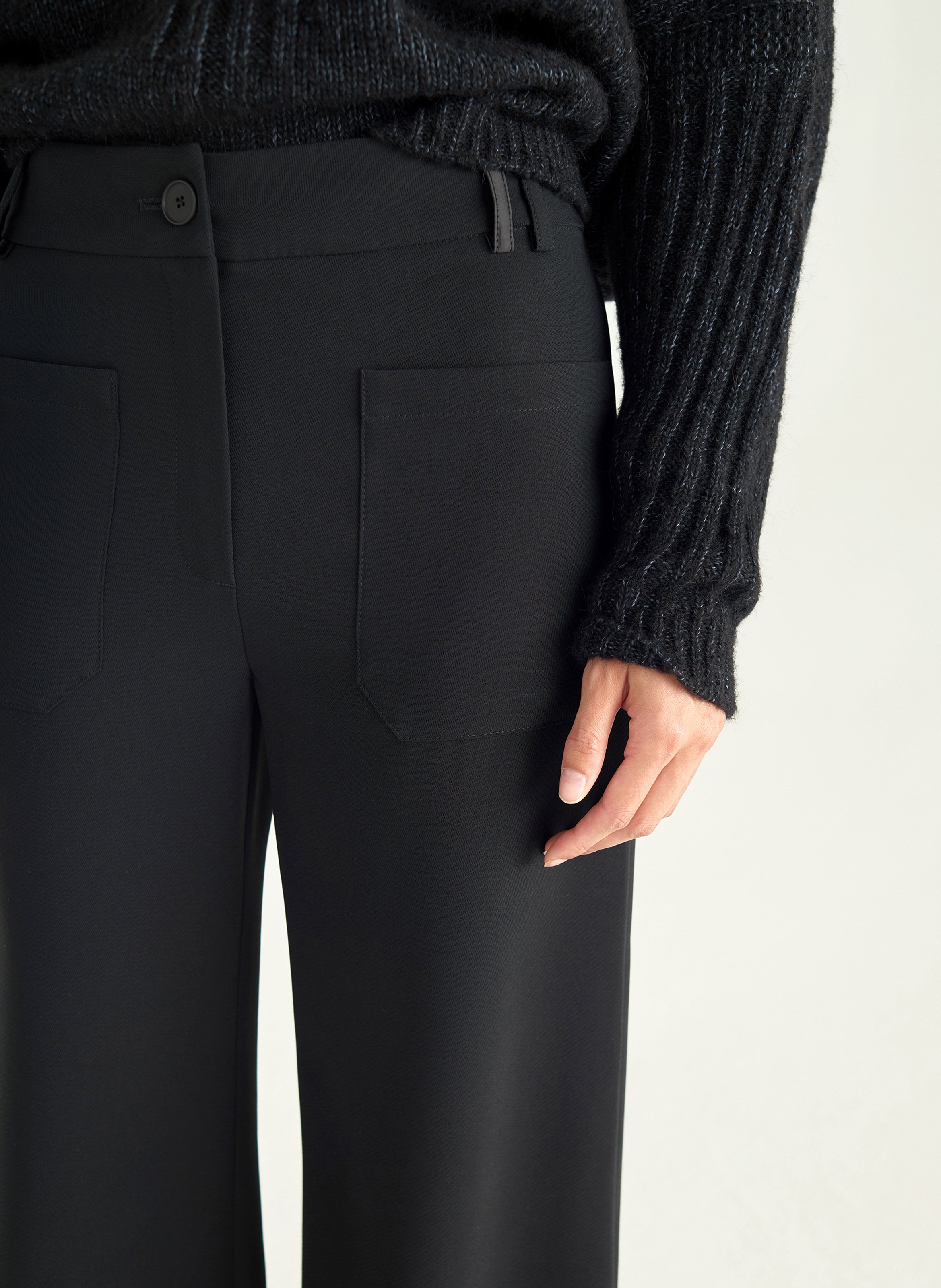 Weit geschnittene Hose ACOTE Schwarz