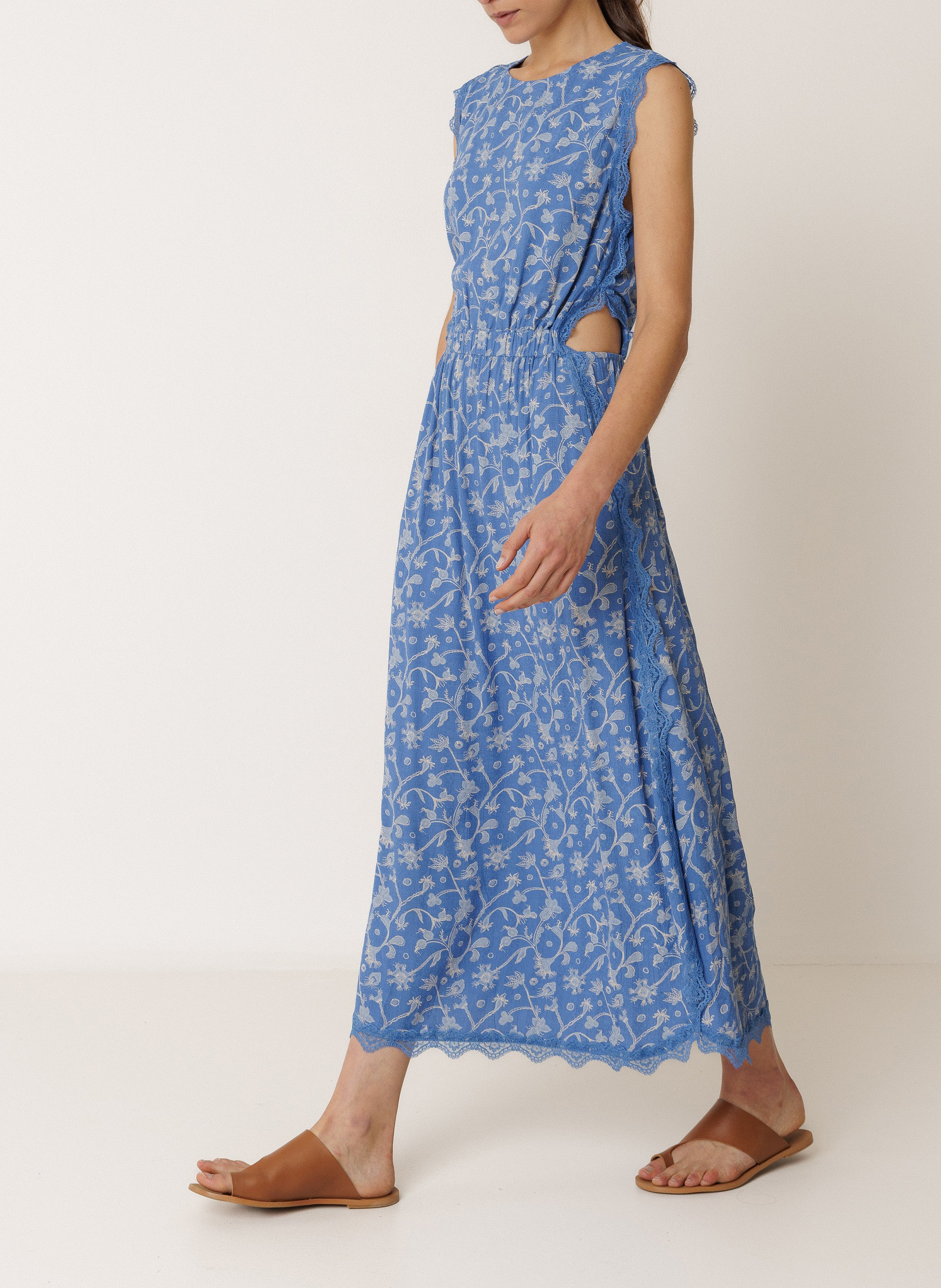 Lange jurk met uitgesneden taille en print INDI & COLD Blauw