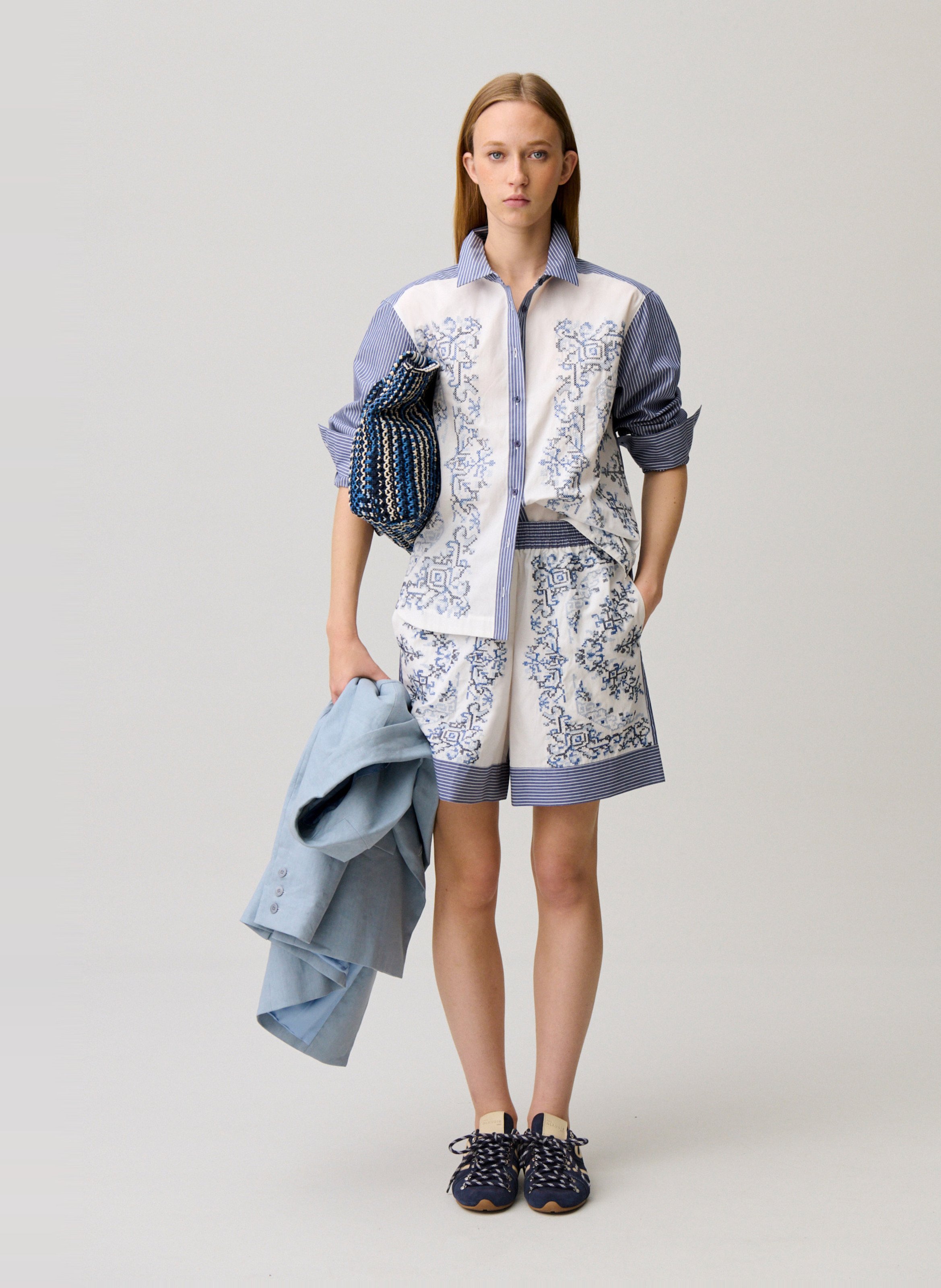 Gerade bedrucktes Hemd mit gestreiften Details CLAUDIE PIERLOT Mehrfarbig