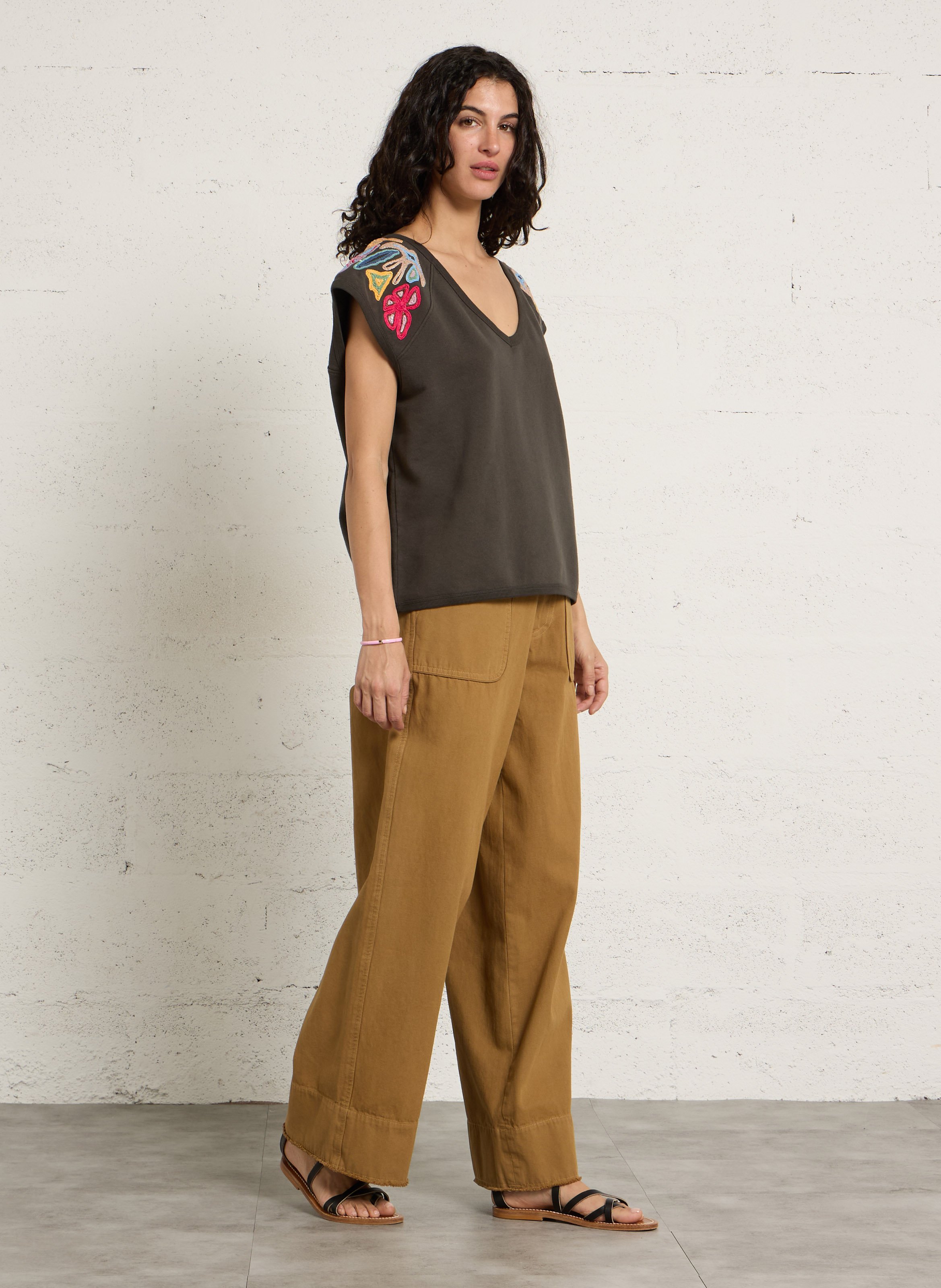 V-neck sweatshirt with embroidered details LEON & HARPER Grey