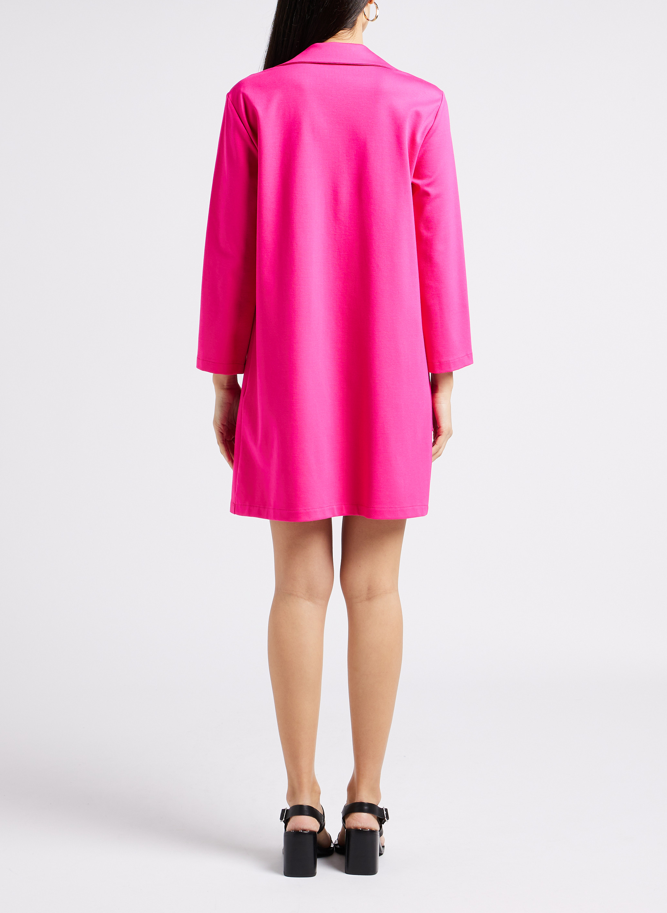 Korte, rechte jurk met V-hals en 3/4-mouwen IMPERIAL Roze