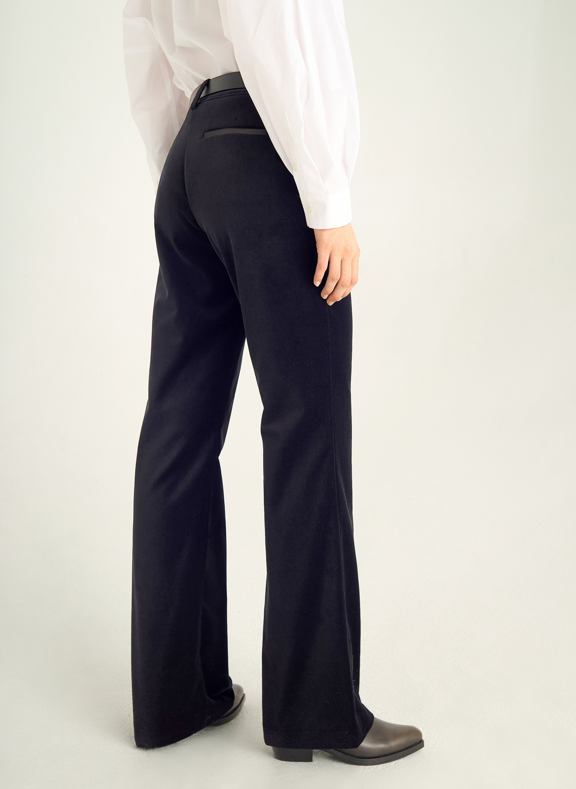 Flare Samt Hose in Uni ACOTE Schwarz