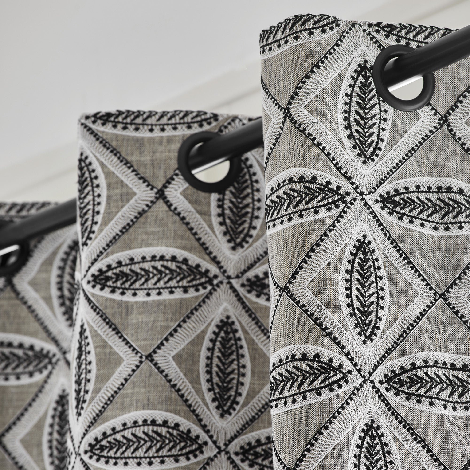 ARDECO - Cotton lined curtain with black eyelets MADURA Beige