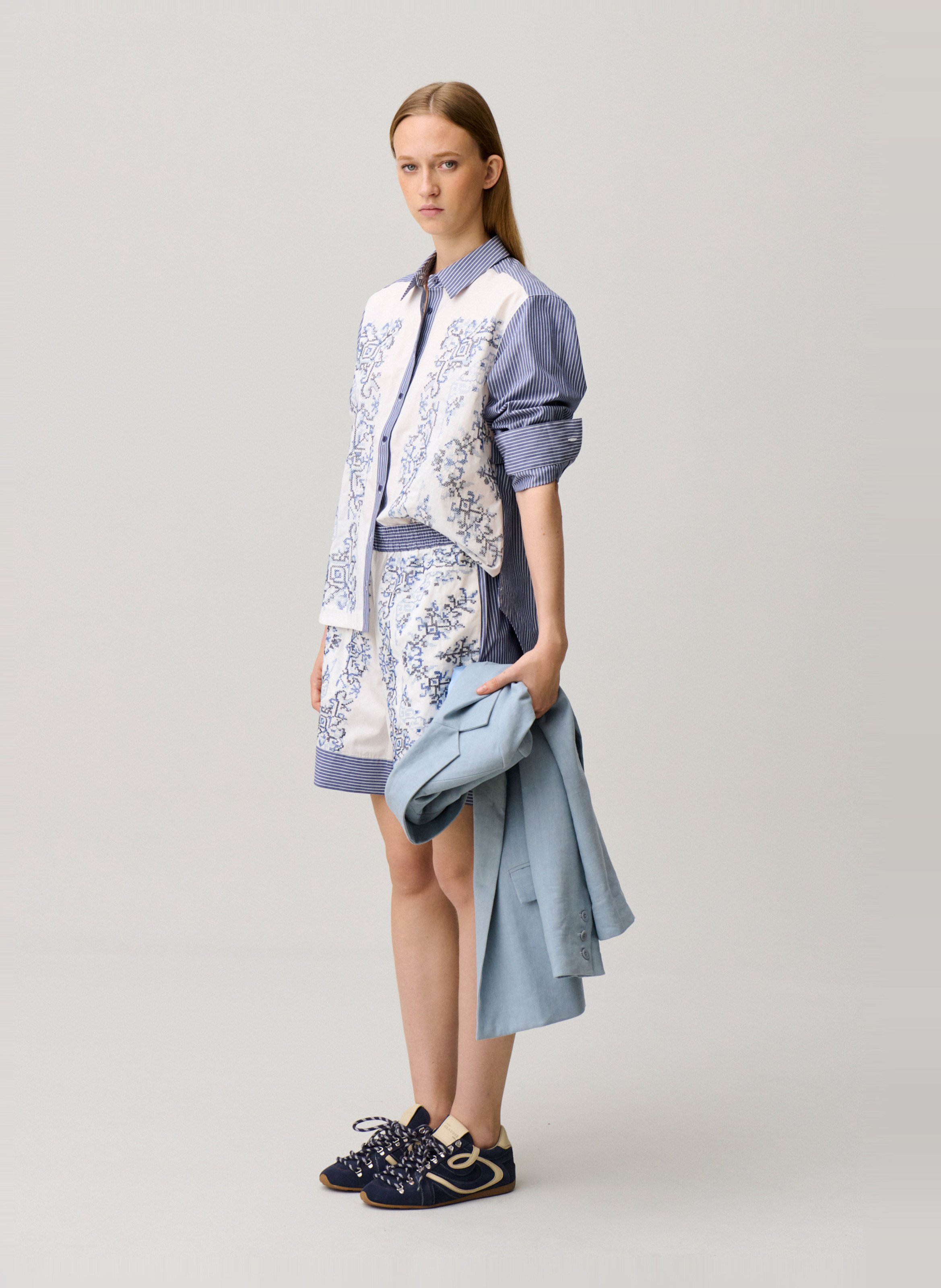 Gerade bedrucktes Hemd mit gestreiften Details CLAUDIE PIERLOT Mehrfarbig