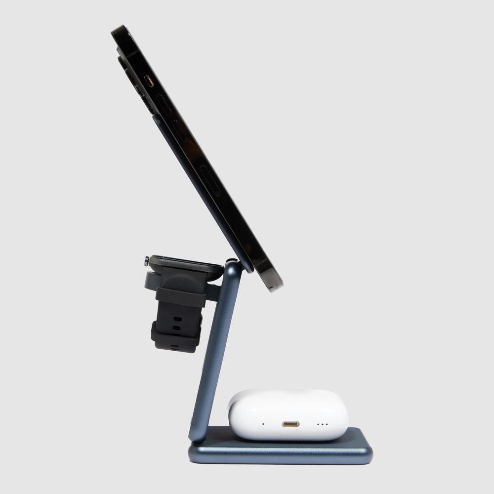 3-in-1 foldable 15w magsafe charger with 45w gan adapter and magnetic base for apple® devices. PIQUADRO Grey