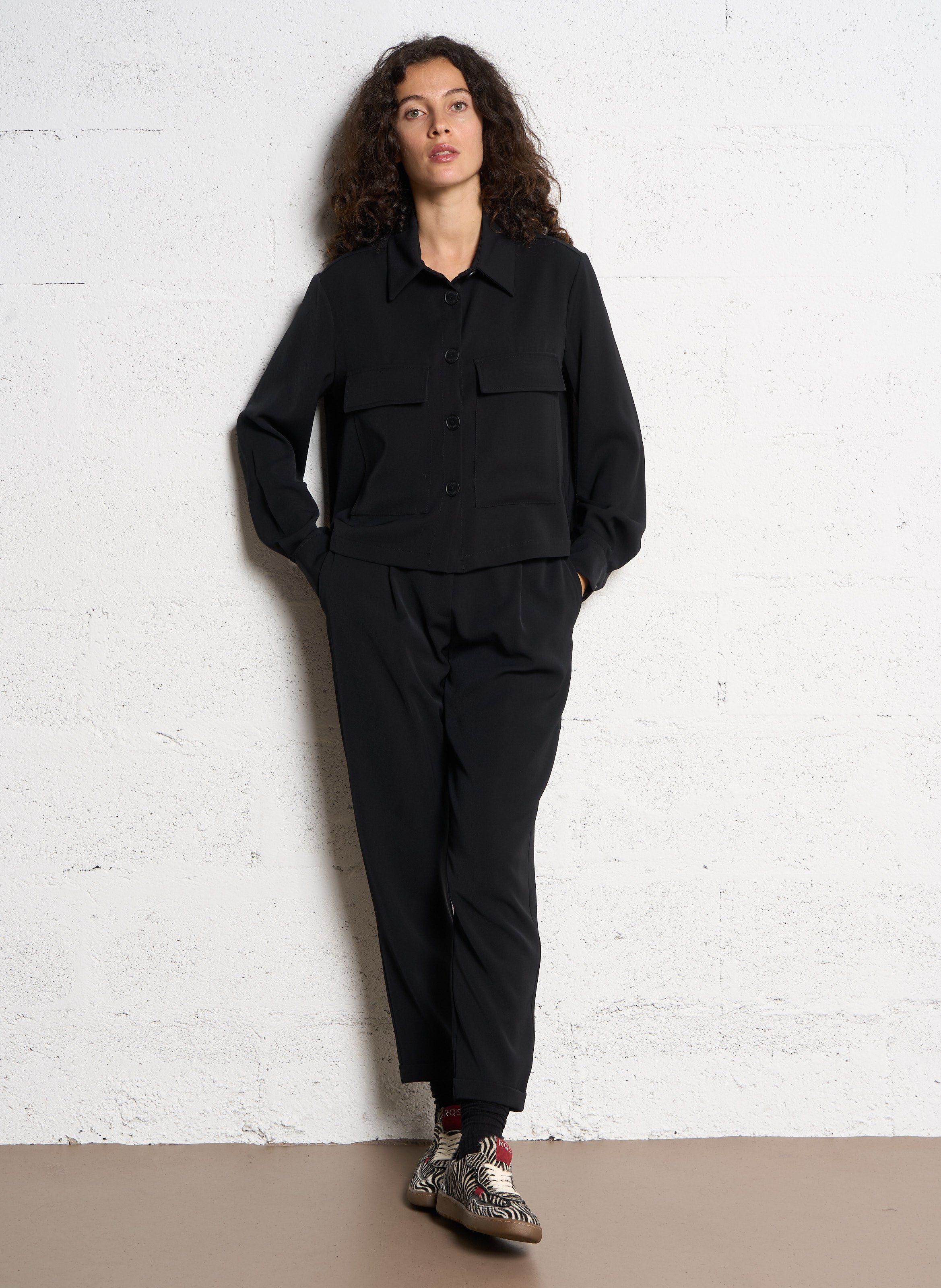 Short straight shirt with classic collar PLEASE Black