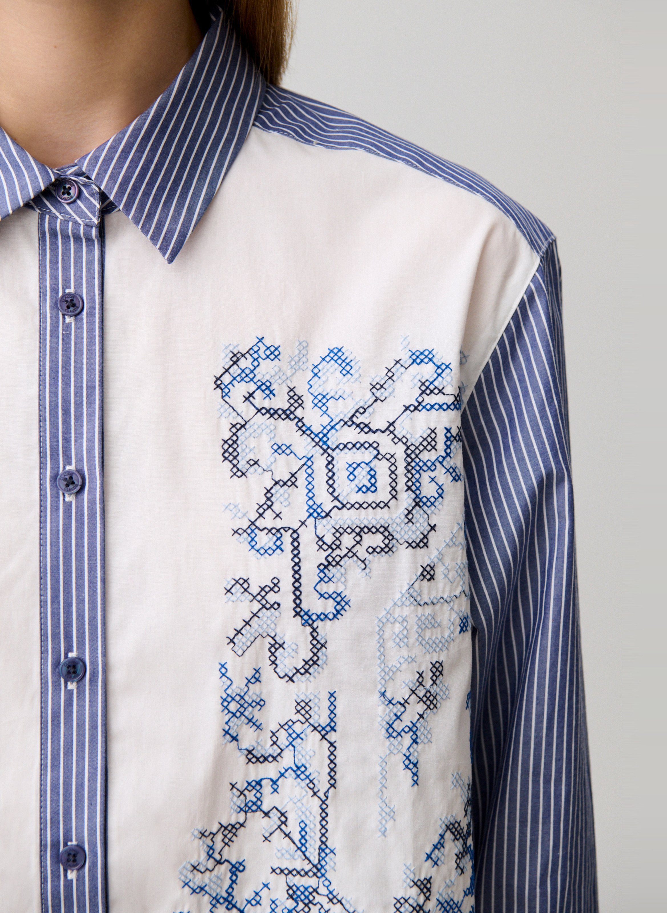 Gerade bedrucktes Hemd mit gestreiften Details CLAUDIE PIERLOT Mehrfarbig