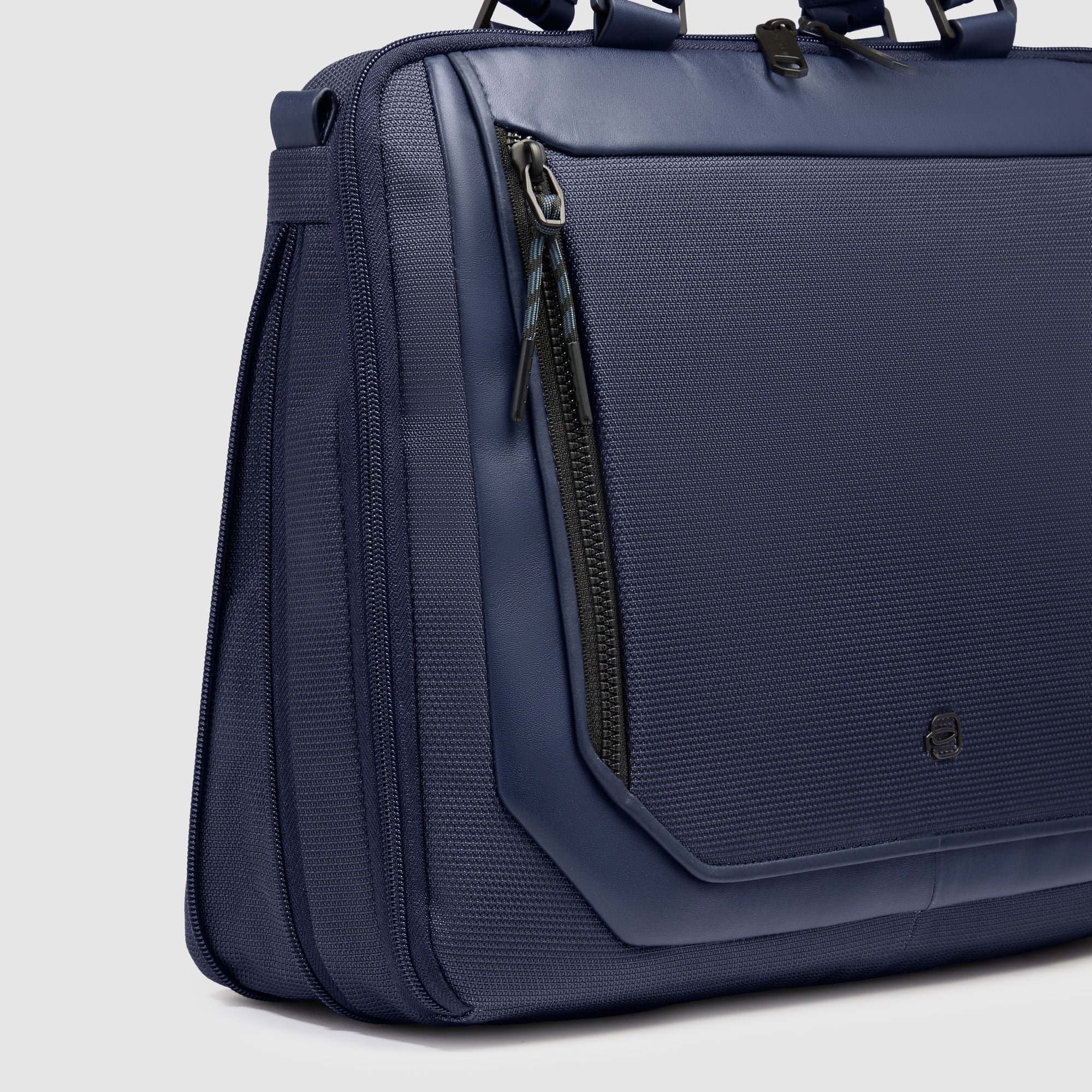 Expandable 14" laptop bag made from recycled fabric PIQUADRO Blue