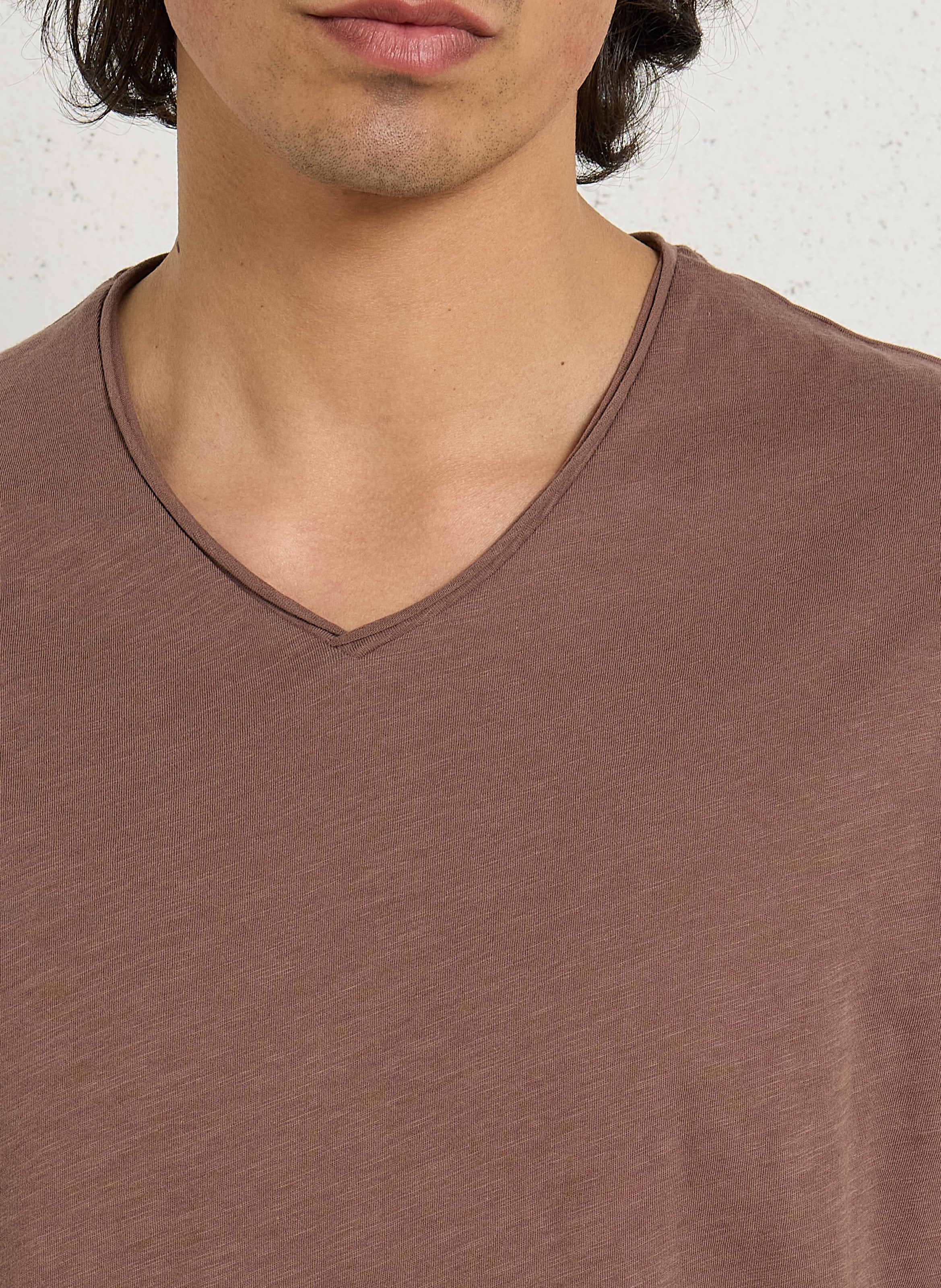 Gerade geschnittenes Baumwoll-T-Shirt mit V-Ausschnitt IKKS Braun