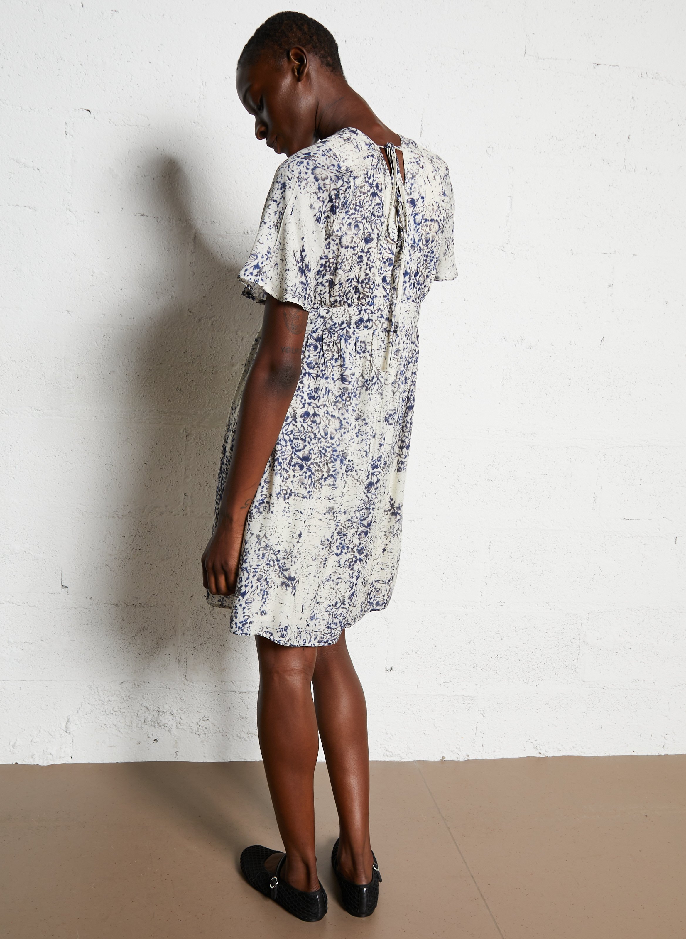 Short fitted V-neck dress MAISON 123 Blue