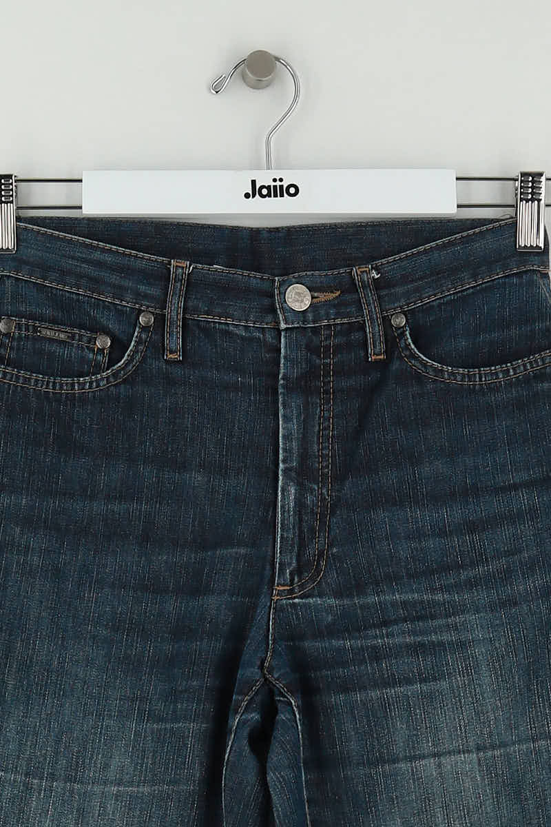 - Straight-leg jeans
- 5 pockets
- Straight cut
- Faded effect Blue