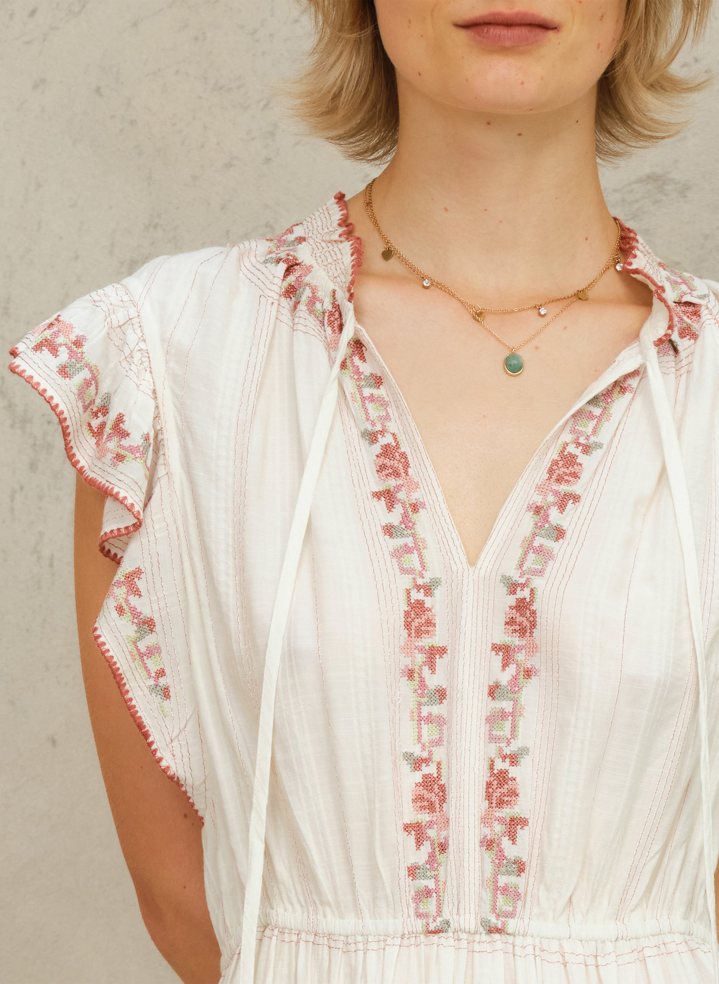 Vestido midi de algodón bordado con cuello de pico M.A.B.E Blanco