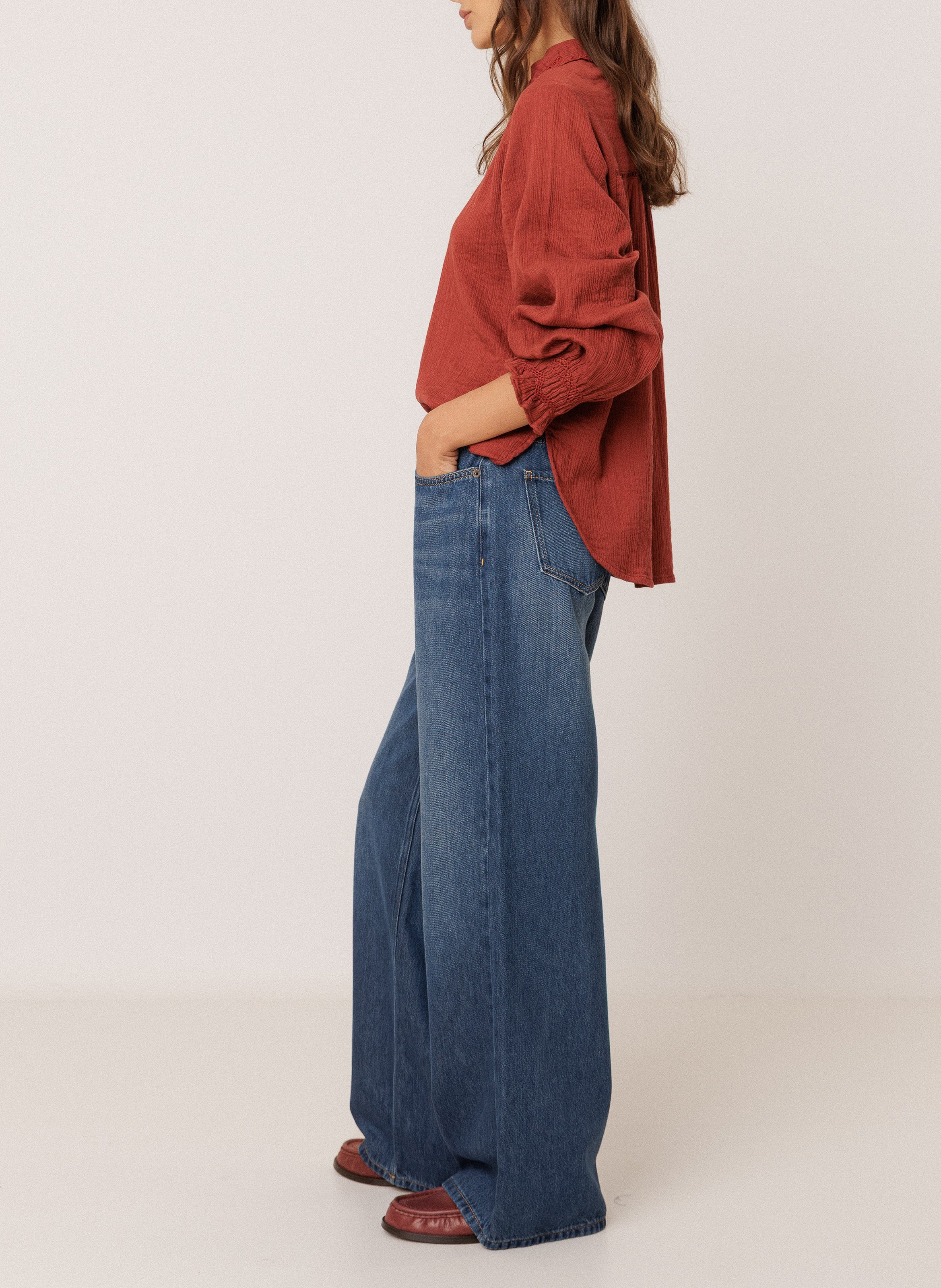 Straight-cut cotton shirt with classic collar INDI & COLD Red