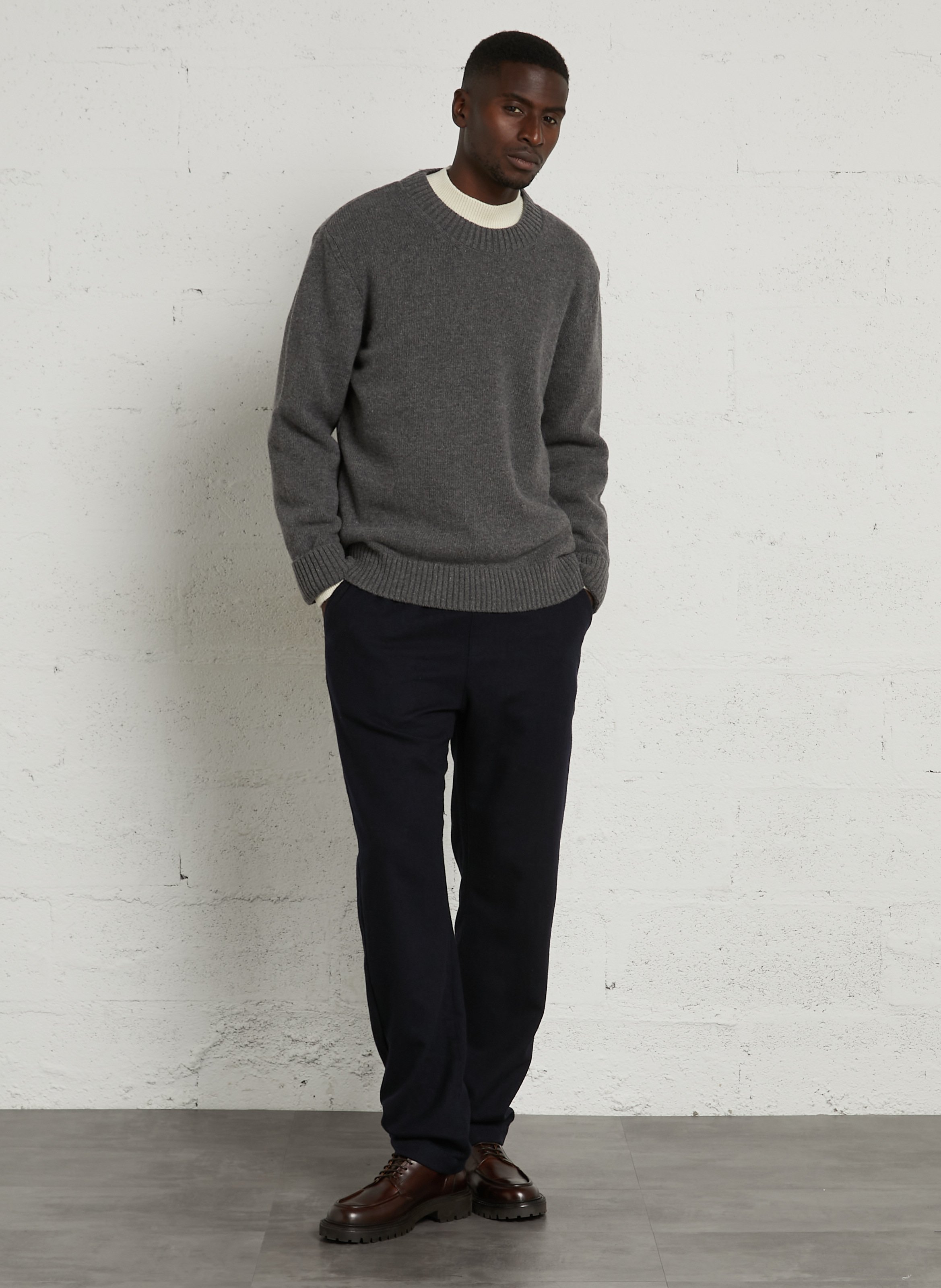 Gerade geschnittener Pullover aus Wollmix mit Rundhalsausschnitt AU PRINTEMPS PARIS Grau