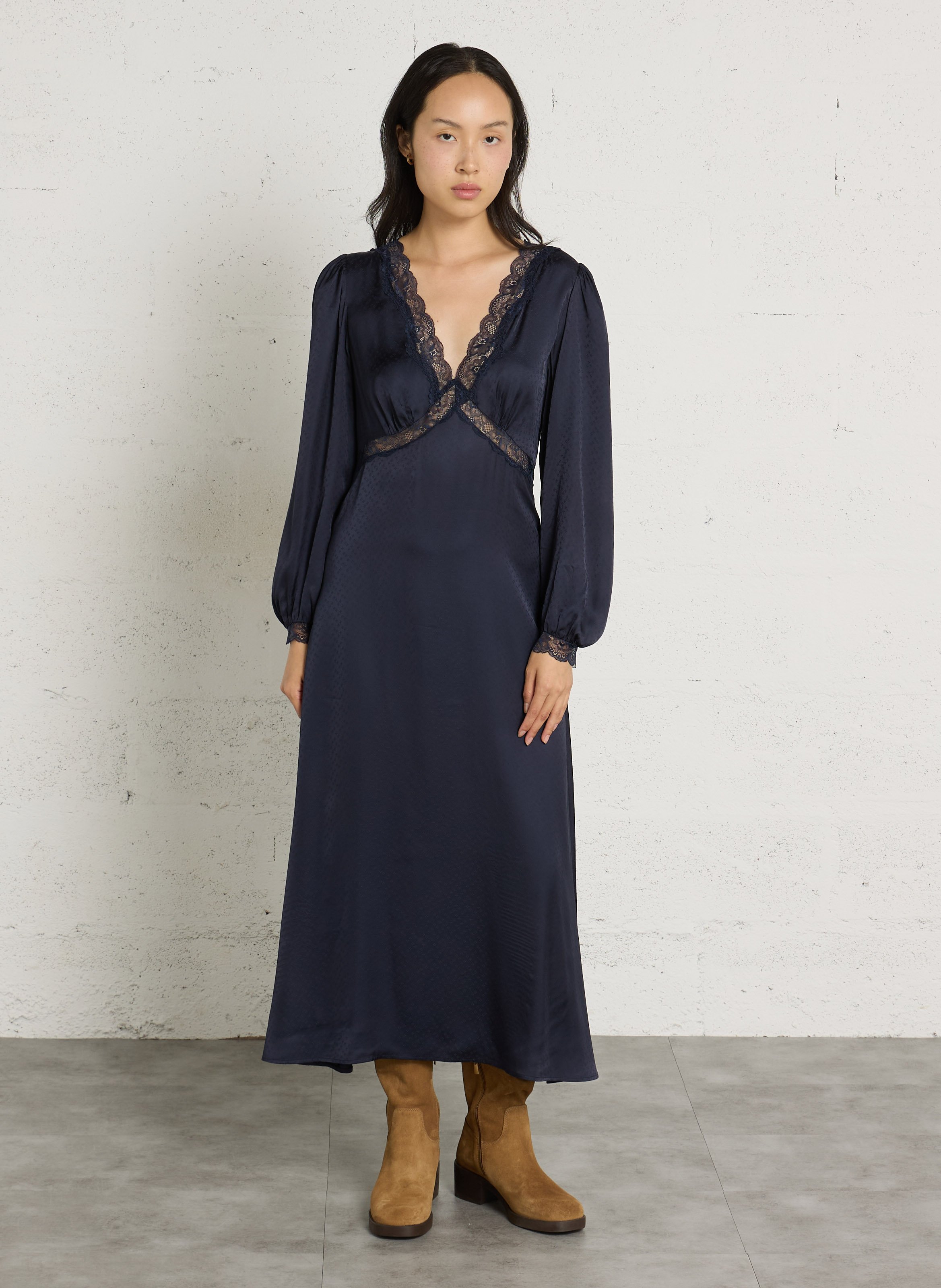 Robe longue fluide cintrée col en dentelle PETITE MENDIGOTE