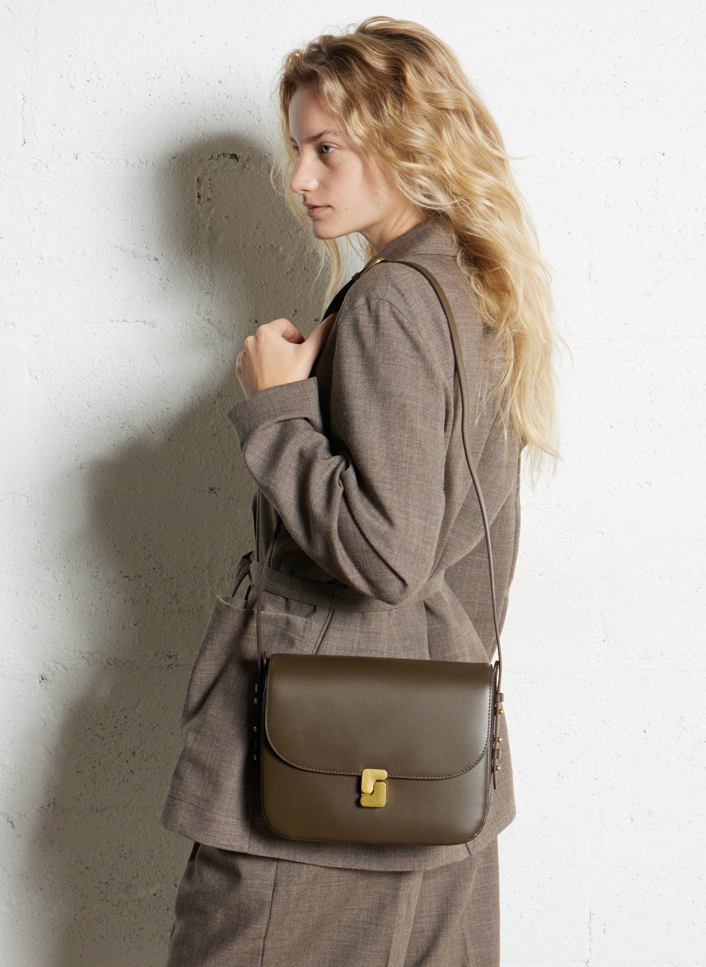 Sac bandoulière en cuir SOEUR Kaki