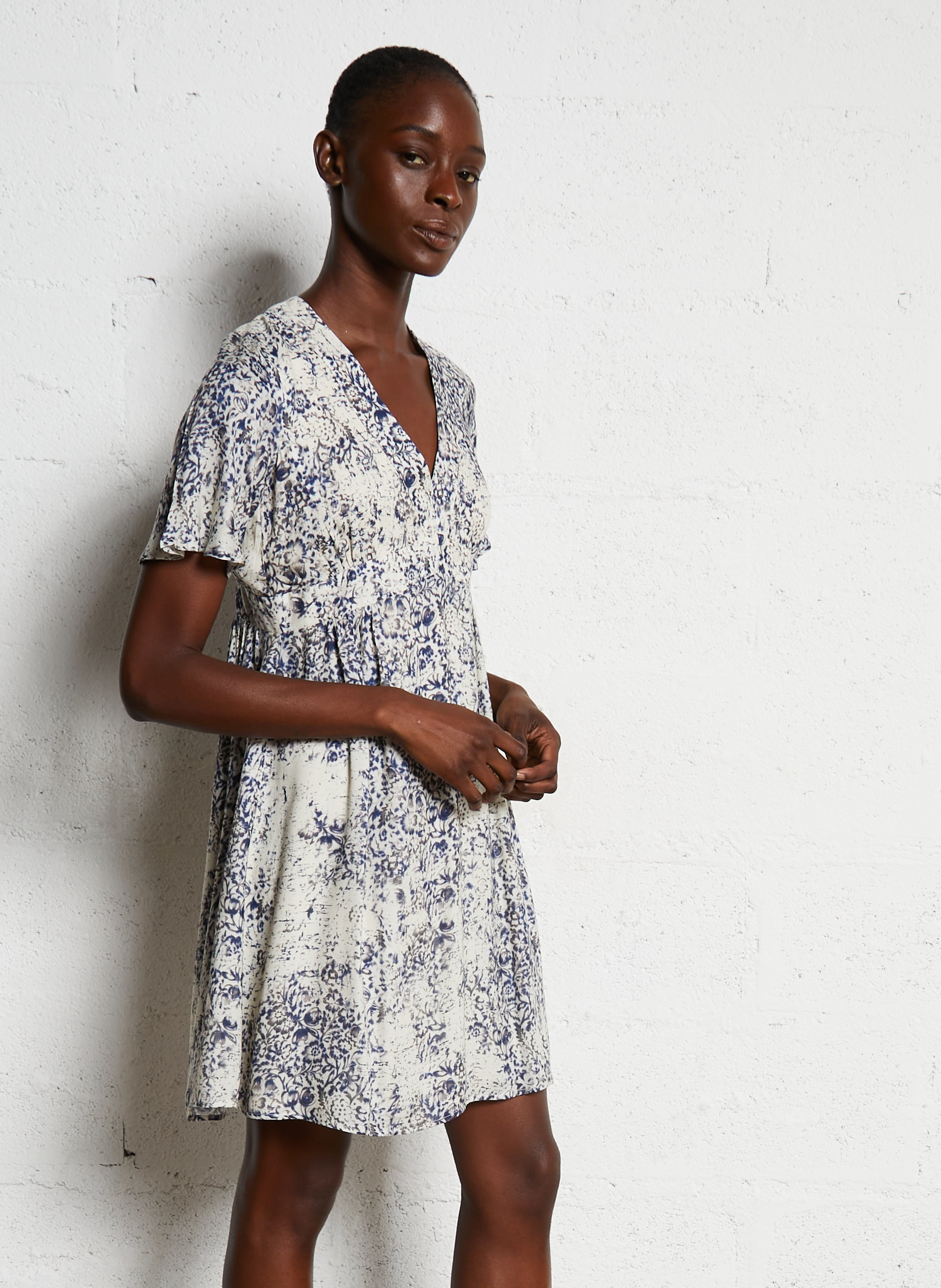 Short fitted V-neck dress MAISON 123 Blue