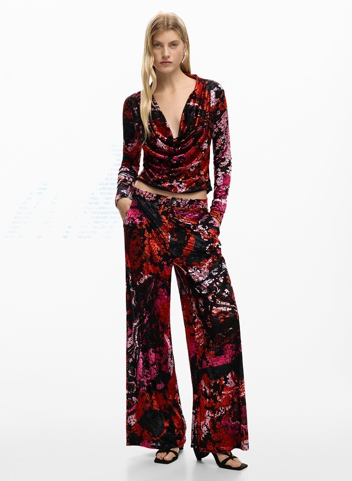 <p>Printed halterneck bikini top</p> DESIGUAL Black