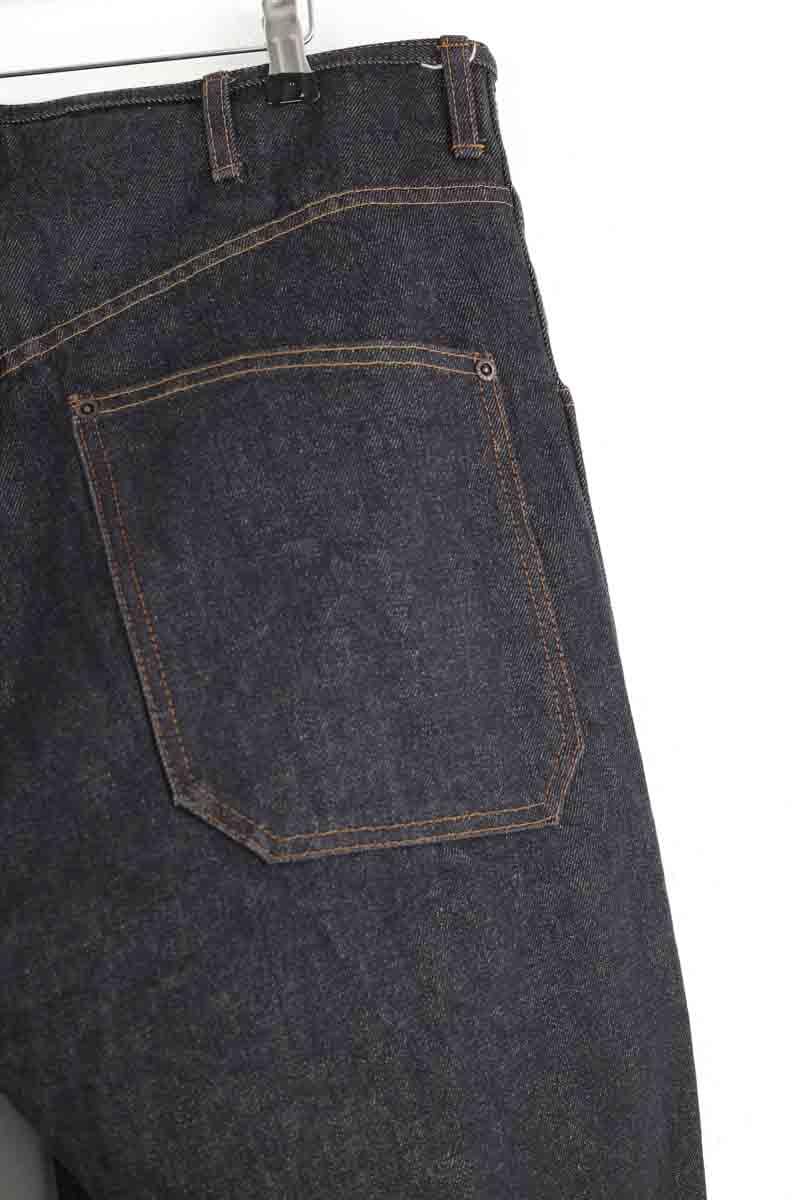 - Straight-leg jeans
- 5 pockets
- Straight cut
- Faded effect JEAN PAUL GAULTIER - SECONDE MAIN Black