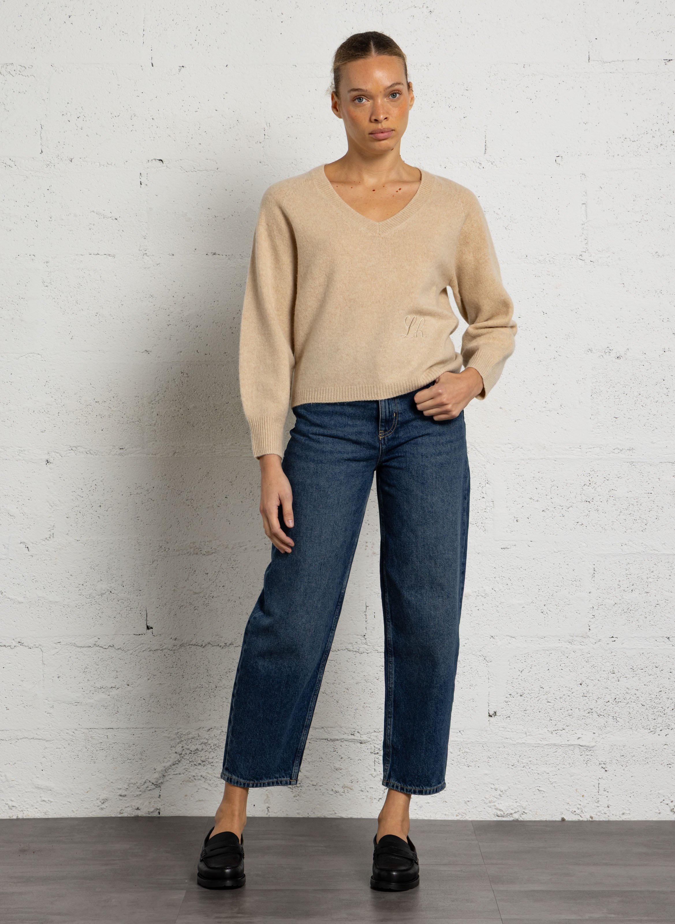 Straight V-neck wool sweater LEON & HARPER Beige