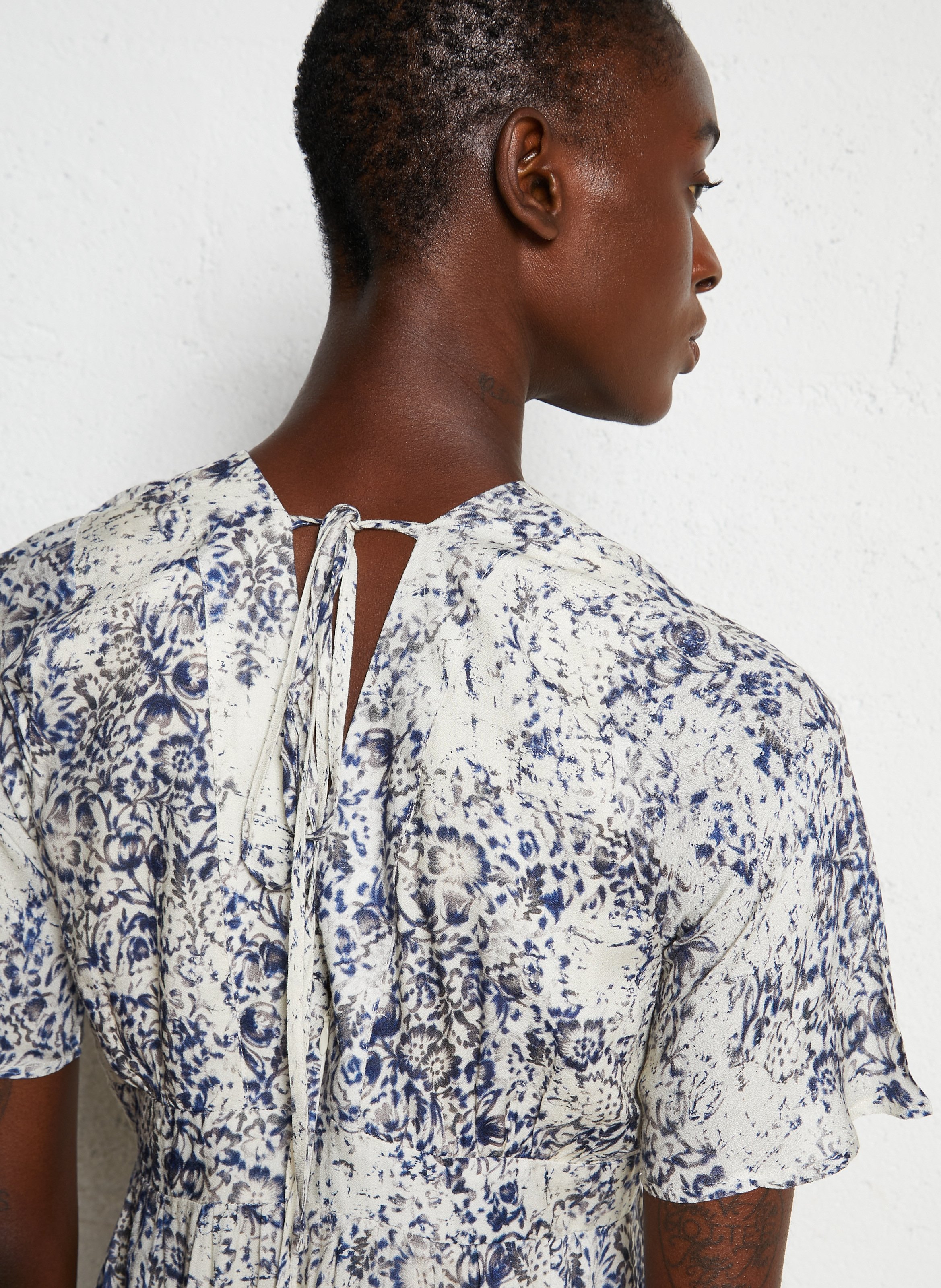 Short fitted V-neck dress MAISON 123 Blue