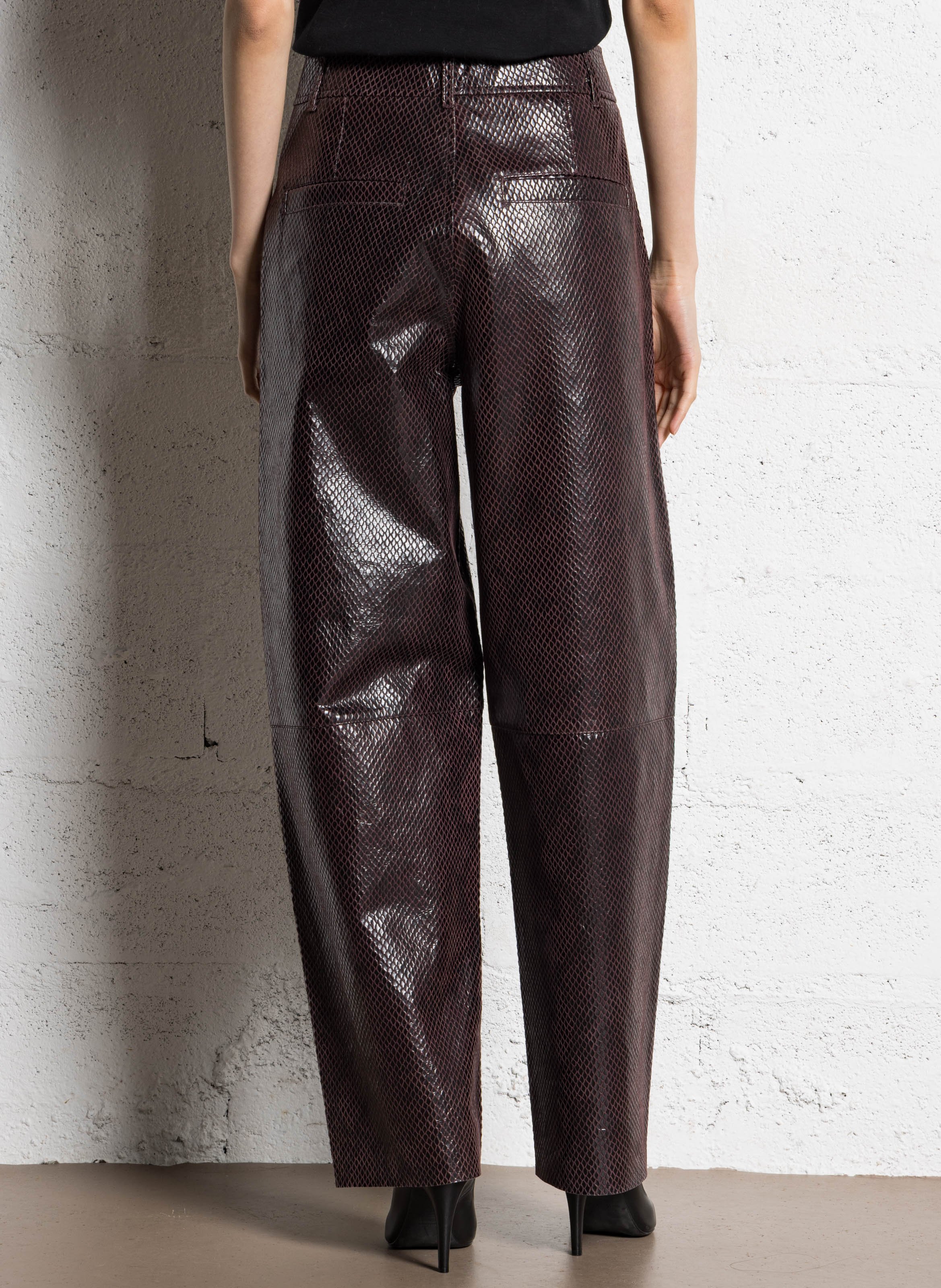 Rechte leren broek met reliëf IKKS Violet