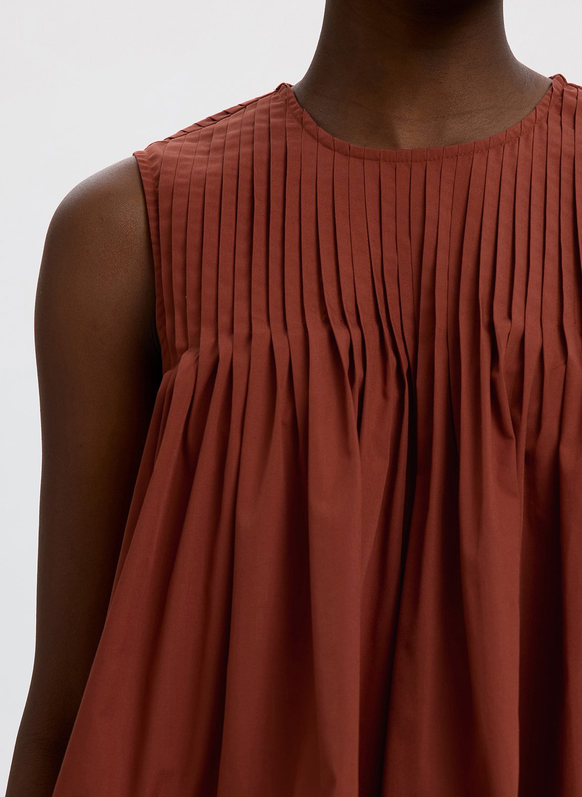 Top droit col rond plissé SELECTED Marron