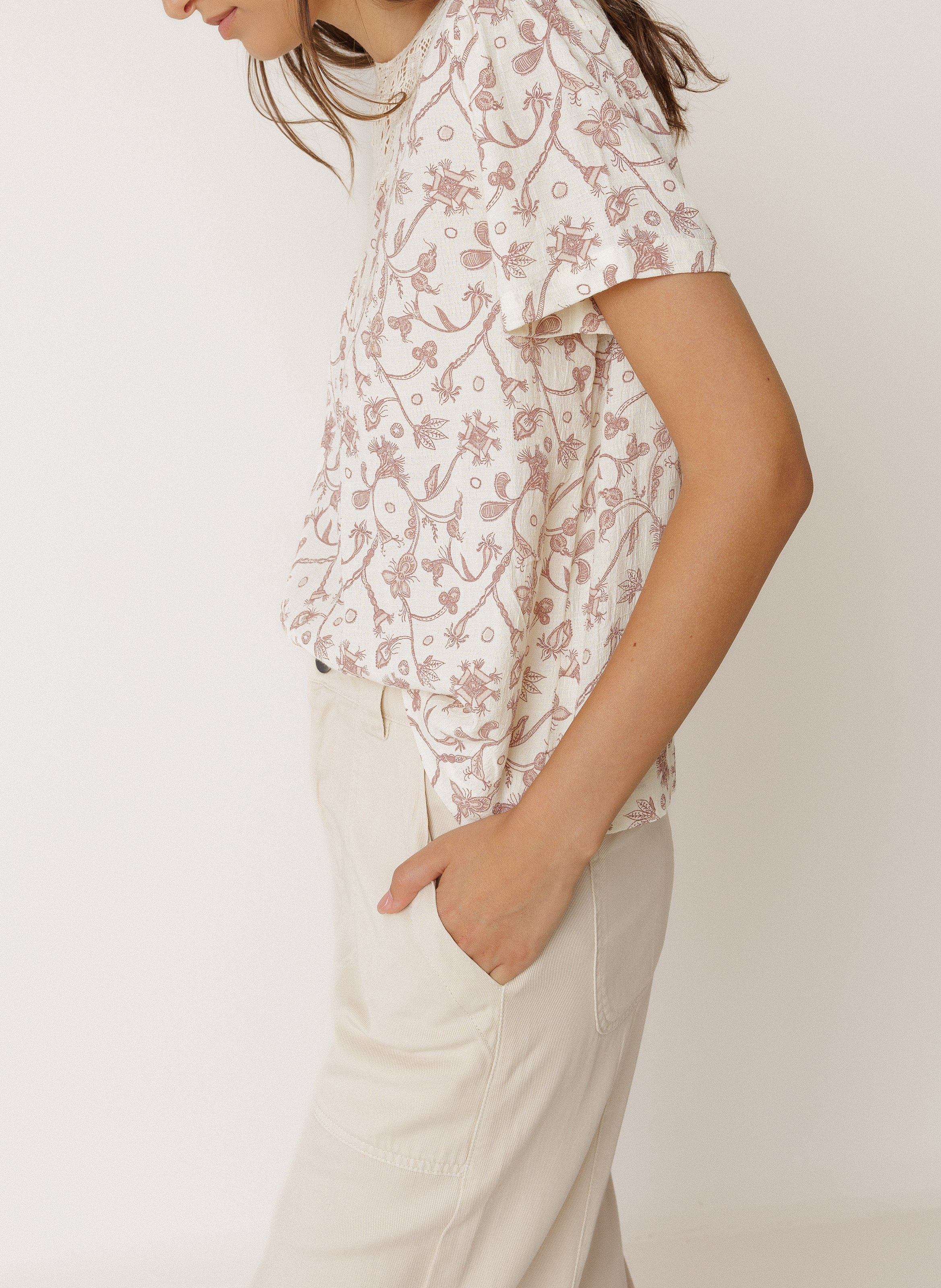 Ruime top met korte mouwen en print INDI & COLD Beige