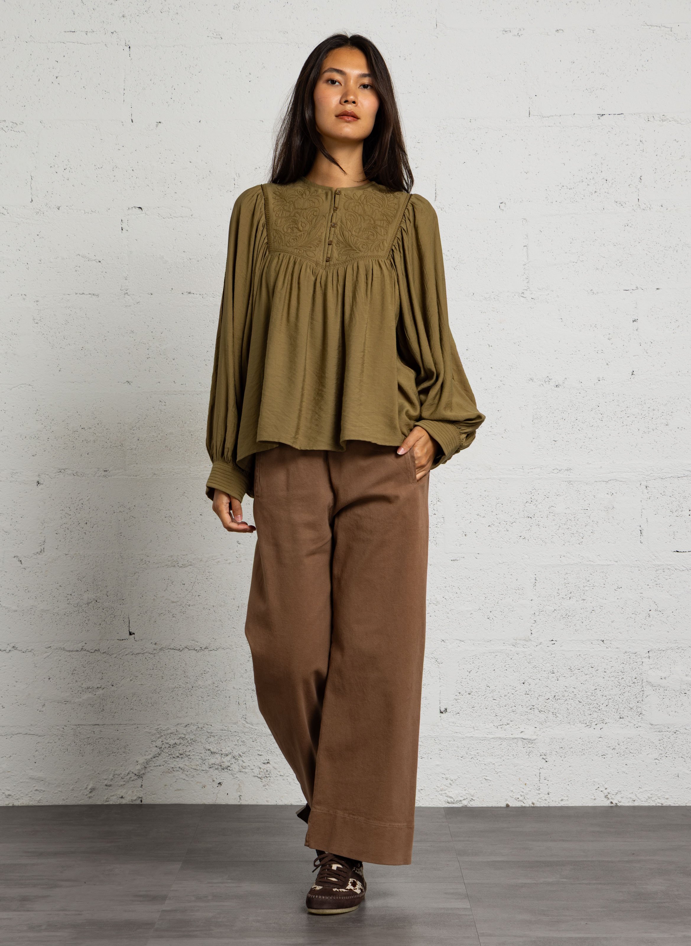 Blouse brodée col rond  SEE U SOON Kaki