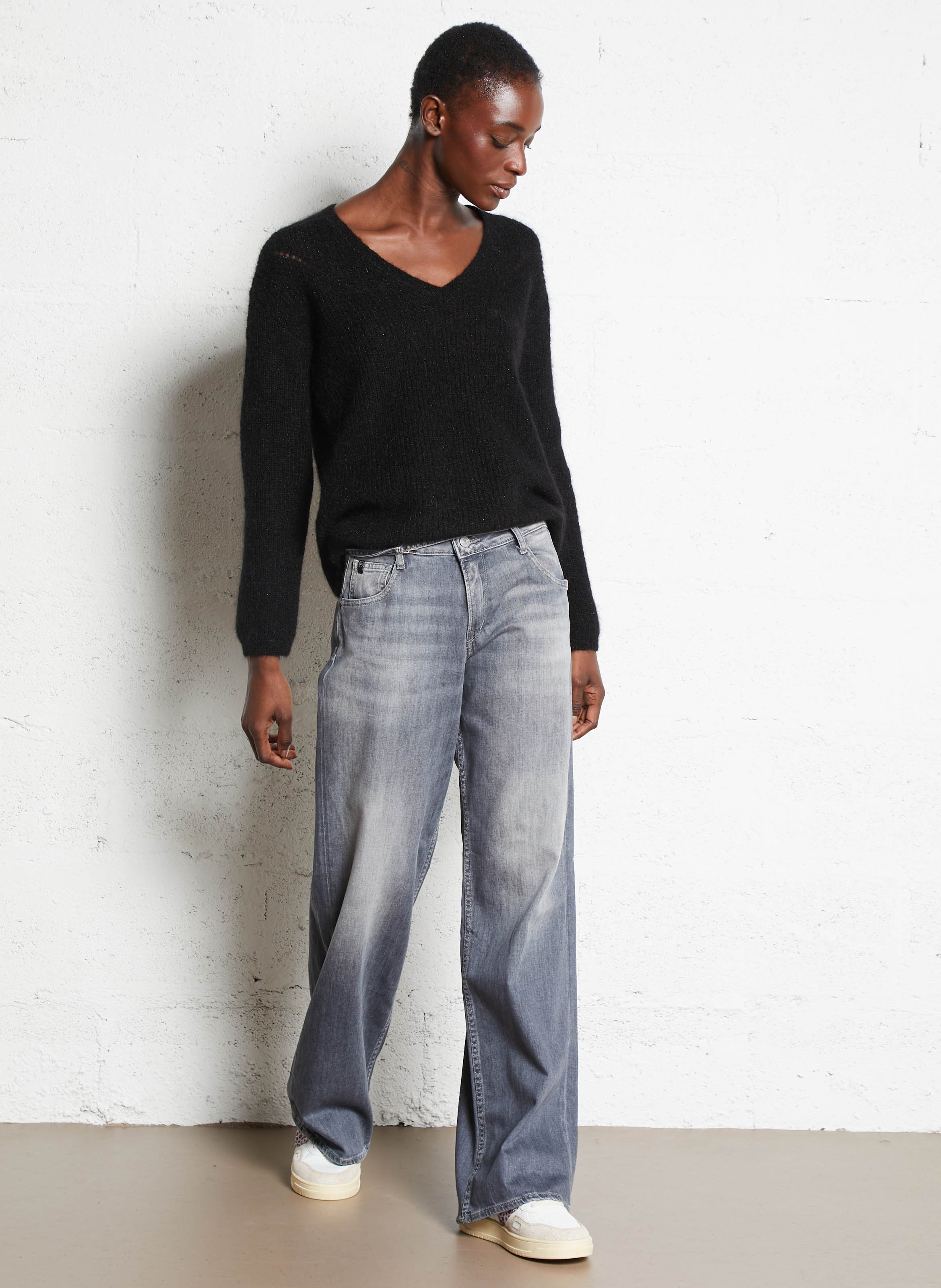 Pull droit col V métallisé en laine mélangée SUD EXPRESS Noir