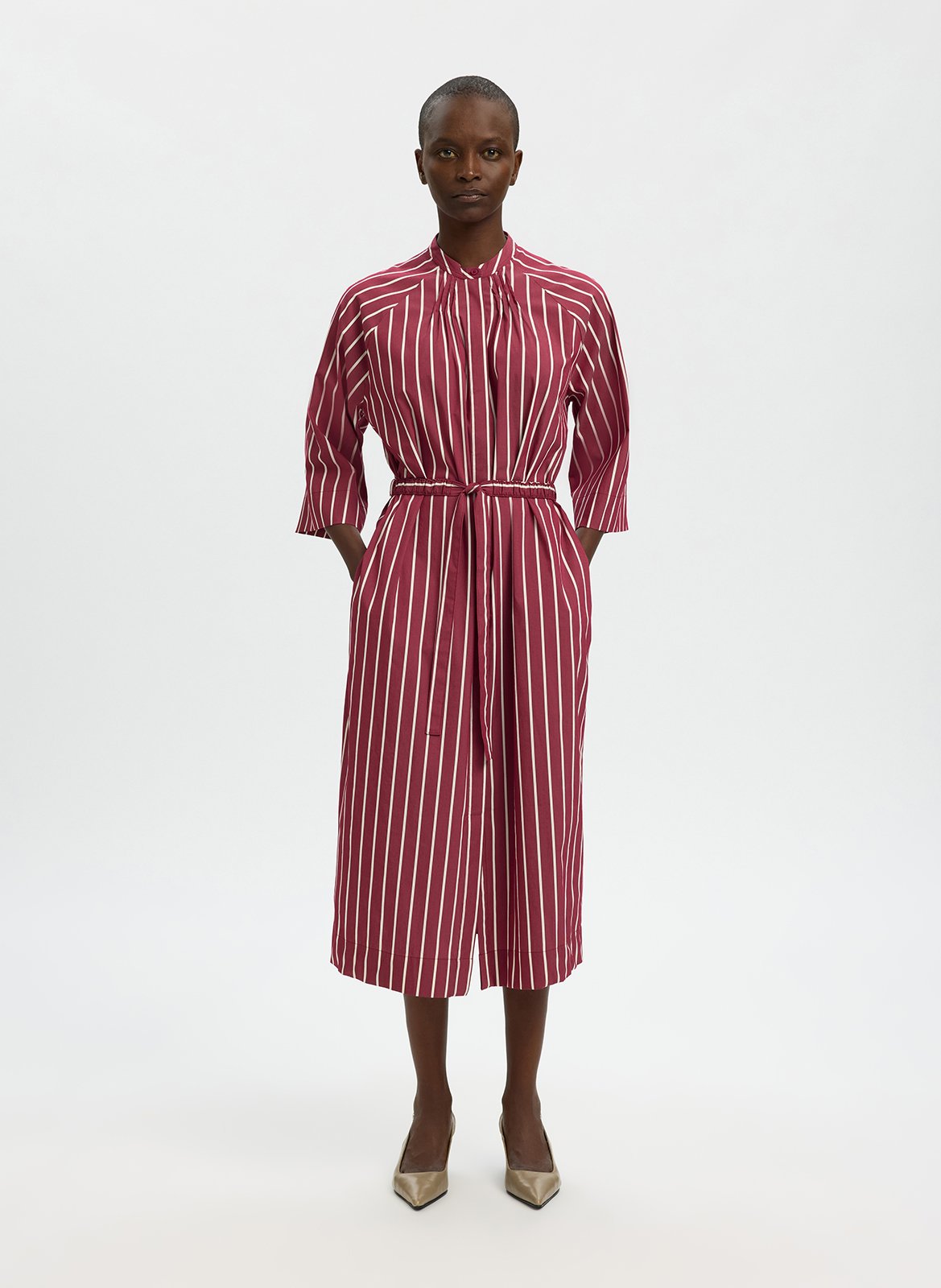 Rechte jurk met klassieke kraag van biokatoenmix met strepen SELECTED Rood